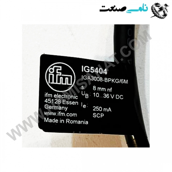 IG5404, واردات قطعات ,PEPERL FUCHS نامی صنعت,تجهیزات صنعتی,نمایندگی فروش سایر برند ها,نمایندگی فوش ایر برند های ABB,NAMISANAT,IFM,پترو شیمی ,فولاد,شرکت بازرگانی,نامی ,صنعت, سسایر سیستم ها,سیستم ها ,وکانکتور,مانیتور  ind.electronics,الکترونیک صنعتی,Encoders MEASUREMENT ,&INSTRUMENT,اندازه گیری و ابزار دقیق ind.power,برق صنعتی , Induction welding,,جوش القایی, hydraulic-pneumatic,,هیدرولیکPRODUCTS, MEASUREMENT&INSRTUMENT, SENSOR, INDUCTIVE SENSOR, IG5404,IG540,IG54,IG5 NAMISANAT.CO,https:,,www.namisanat  سنسور القایی یکی از پرکاربردترین سنسورها در علوم و فناوری است. این سنسورها در بسیاری از صنایع مانند خودروسازی، الکترونیک، پزشکی، هوافضا و غیره کاربرد دارند و در کنترل و نظارت بر فرایندها و سیستم‌ها مورد استفاده قرار می‌گیرند. طراحی و ساخت سنسور القایی نیز از اهمیت بسیاری برخوردار است و باید با توجه به نیازهای کاربری، دقت و قابلیت مطلوبی داشته باشد.  در این زمینه، کالیبره‌سازی و تعیین دقت سنسور القایی نیز از اهمیت بسیاری برخوردار است. همچنین، با پیشرفت تکنولوژی، سنسورهای القایی با روش‌های پیشرفته‌تری طراحی و ساخته می‌شوند که باعث بهبود عملکرد و کاهش هزینه‌ها می‌شوند. سنسور القایی چیست؟ سنسور القایی یکی از انواع سنسورهای الکترونیکی است که با استفاده از تغییرات میدان‌های الکتریکی و مغناطیسی، اطلاعاتی از محیط اطراف را بدست می‌آورد.  این سنسورها در بسیاری از صنایع کاربرد دارند و در کنترل و نظارت بر فرایندها و سیستم‌ها مورد استفاده قرار می‌گیرند. سنسورهای القایی به دو دسته سنسورهای مغناطیسی و سنسورهای الکتریکی تقسیم می‌شوند.  سنسورهای مغناطیسی با تغییرات میدان‌های مغناطیسی و سنسورهای الکتریکی با تغییرات میدان‌های الکتریکی، اطلاعات را برای کاربر به دست می‌آورند.  به طور کلی، سنسورهای القایی با توجه به نیازهای کاربری، دقت و قابلیت‌های مطلوبی دارند و به عنوان یک ابزار بسیار مفید در بسیاری از صنایع مختلف به کار گرفته می‌شوند.  جهت آشنایی با اینکه سنسور چیست و چه کاربردی دارد هم می‌توانید، مقاله دیگر ما را بخوانید.     کاربرد سنسور القایی سنسورهای القایی در بسیاری از صنایع کاربرد دارند. در ادامه، به برخی از کاربردهای این سنسورها اشاره خواهیم کرد: صنعت خودروسازی سنسورهای القایی در سیستم‌های کنترل موقعیت و سرعت خودروها، کاهش مصرف سوخت و کاهش آلودگی محیط زیست مورد استفاده قرار می‌گیرند.     الکترونیک سنسورهای القایی در سیستم‌های کنترل دما و فشار، سیستم‌های نورپردازی و کنترل دور موتورها مورد استفاده قرار می‌گیرند.     پزشکی سنسورهای القایی در تجهیزات پزشکی مورد استفاده قرار می‌گیرند. برای مثال، در سیستم‌های تصویربرداری مانند MRI و CT Scan و همچنین در دستگاه‌های پروتز گوش، از سنسورهای القایی بهره می‌برند.     هوافضا در صنعت هوافضا، سنسورهای القایی برای کنترل و مانیتورینگ وضعیت هواپیما، موشک و سایر وسایل فضایی مورد استفاده قرار می‌گیرند.     صنعت برق و الکترونیک سنسورهای القایی در سیستم‌های تولید برق، سیستم‌های توزیع برق و سیستم‌های انتقال برق، به کار می‌روند. به عنوان مثال، سنسورهای القایی در توربین‌های بادی برای کنترل سرعت باد و دور ژنراتورها به کار می‌روند.     صنعت نظامی و امنیتی سنسورهای القایی در سیستم‌های رادار، دستگاه‌های تشخیص حرکت و کنترل دسترسی، دوربین‌های حرارتی و غیره به کار می‌روند.  همچنین در صنایع خانگی، سنسور القایی می‌تواند در کنترل دما و رطوبت محیط، سیستم‌های ایمنی، تشخیص حرکت و کنترل دوربین‌های نظارتی، سیستم‌های صوتی و کنترل دور ماشین لباسشویی مورد استفاده قرار گیرد.  همچنین، سنسورهای القایی در سیستم‌های خودروهای الکتریکی، سیستم‌های هوشمند خانگی، سیستم‌های هوشمند شهری و سایر سیستم‌های هوشمند به کار می‌روند.   سنسور القایی خطی این نوع سنسورها برای اندازه‌گیری فاصله و حرکت خطی استفاده می‌شوند. در این نوع سنسورها، تغییرات میدان مغناطیسی در یک بارگذاری وابسته به فاصله بین حسگر و شیء هدف رخ می‌دهد. سنسورهای القایی خطی به طور گسترده در صنایع خودروسازی، هوافضا و صنعت دریایی استفاده می‌شوند.     سنسور القایی زاویه‌ای این نوع سنسورها برای اندازه‌گیری زوایای چرخشی و تحرکات دوار در ماشین‌آلات استفاده می‌شوند. سنسورهای القایی زاویه‌ای به دلیل دقت بالا، مقاومت در برابر شوک‌ها و لرزش‌ها و عمر طولانی، در صنایع خودروسازی، ماشین‌آلات و دستگاه‌های دیگر مورد استفاده قرار می‌گیرند.     سنسور القایی سرعت این نوع سنسورها برای اندازه‌گیری سرعت در ماشین‌آلات، انتقال قدرت و سیستم‌های تهویه هوا استفاده می‌شوند. در این سنسورها، تغییرات فرکانس سیگنال خروجی وابسته به سرعت شیء هدف است.     سنسور القایی دما این نوع سنسورها برای اندازه‌گیری دما در صنایع مختلف از جمله خودروسازی و صنعت الکترونیک مورد استفاده قرار می‌گیرند که یکی از معروف ترین مدل های آنها سنسور rtd است.     سنسورهای القایی فلزی این نوع سنسورها برای تشخیص وجود فلزات در اطرافشان استفاده می‌شوند. سنسورهای القایی فلزی معمولاً در خطوط تولید، دریافت کننده‌های کارت هوشمند و در ماشین‌آلات استفاده می‌شوند.  در کل سنسورهای القایی برای اندازه‌گیری فاصله، موقعیت، حرکت، سرعت و دما در صنایع مختلفی مورد استفاده قرار می‌گیرند. به دلیل قابلیت اطمینان بالا، دقت بالا، قابلیت اجرا در شرایط سخت و عمر طولانی، سنسورهای القایی به یکی از مهم‌ترین انواع سنسورها در صنایع مختلف تبدیل شده‌اند.