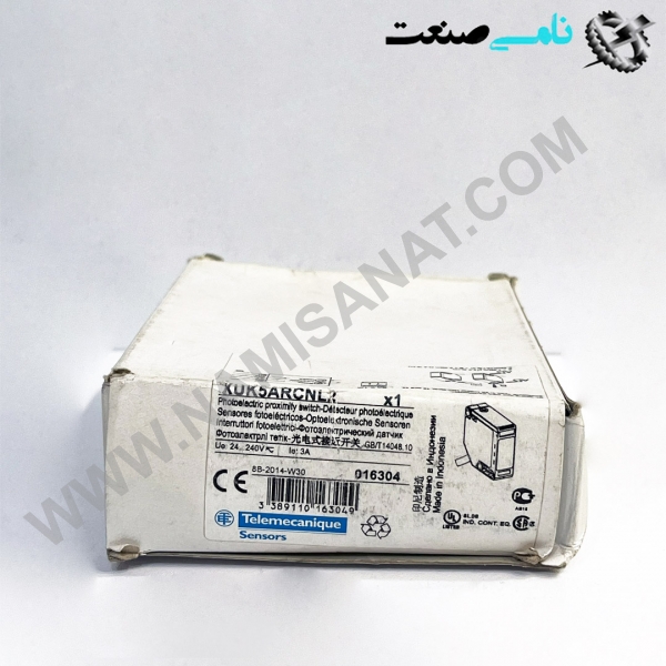 XUK5ARCNL2, واردات قطعات ,PEPERL FUCHS نامی صنعت,تجهیزات صنعتی,نمایندگی فروش سایر برند ها,نمایندگی فوش ایر برند های ABB,NAMISANAT,IFM,پترو شیمی ,فولاد,شرکت بازرگانی,نامی ,صنعت, سسایر سیستم ها,سیستم ها ,وکانکتور,مانیتور  ind.electronics,الکترونیک صنعتی,Encoders MEASUREMENT ,&INSTRUMENT,اندازه گیری و ابزار دقیق ind.power,برق صنعتی , Induction welding,,جوش القایی, hydraulic-pneumatic,,هیدرولیکPRODUCTS, MEASUREMENT&INSTRUMENT, SENSOR, TELEMEANIQE, XUK5ARCNL2,XUK5ARCNL,XUK5ARCN,XUK5ARC,XUK5AR,XUK5A,XUK5,XUK ,NAMISANAT.CO,https:,,www.namisanatسنسور چشمی راه پله، یکی از اجزای مهم سیستم‌های روشنایی هوشمند است که برای بهینه‌سازی مصرف انرژی و افزایش ایمنی استفاده می‌شود. این سنسورها به حرکت افراد و اشیاء حساس هستند و با تشخیص حرکت، چراغ‌ها را روشن و پس از مدت زمان مشخصی، آنها را خاموش می‌کنند. خرید سنسور چشمی مناسب برای راه پله‌ها نیازمند دانستن نکات و ویژگی‌های مختلف این محصولات است. در این مقاله، به بررسی انواع سنسورهای چشمی راه پله، ویژگی‌ها، و قیمت‌های آنها خواهیم پرداخت.  انواع سنسور های چشمی راه پله با پیشرفت روزافزون فناوری در حوزه روشنایی، سیستم‌های هوشمند برای افزایش بهره‌وری و ایمنی در فضاهای عمومی و خصوصی به کار گرفته می‌شوند. یکی از این سیستم‌ها، سنسورهای چشمی است که به دلیل کارایی بالا در مدیریت مصرف انرژی و تسهیل دسترسی، به ویژه در راه‌پله‌ها بسیار مورد توجه قرار گرفته‌اند. این سنسورها با تشخیص حرکت، به طور خودکار چراغ‌ها را روشن و خاموش می‌کنند و بر اساس زاویه دید و محدوده تشخیص به چند دسته تقسیم می‌شوند.  ۱. سنسورهای چشمی ۱۴۰ درجه  این نوع سنسورها عمدتاً برای راهروها و راه‌پله‌های باریک مورد استفاده قرار می‌گیرند. از ویژگی‌های برجسته آن‌ها می‌توان به موارد زیر اشاره کرد:  نصب توکار: این سنسورها به‌گونه‌ای طراحی شده‌اند که داخل دیوار یا سقف قرار می‌گیرند، و بنابراین زیبایی بصری فضا حفظ می‌شود.  زاویه دید ۱۴۰ درجه: محدوده تشخیص آن‌ها در ۱۴۰ درجه است و به خوبی حرکت افراد در این زاویه را تشخیص می‌دهند.  برد تشخیص حرکت: بسته به نوع و مدل، این سنسورها قادر به تشخیص حرکت در فاصله ۲.۵ تا ۱۰ متری هستند.  این سنسورها برای راهروها یا فضاهایی که تحرک کمتر و مساحت محدودی دارند، مناسب هستند.  ۲. سنسورهای چشمی ۱۸۰ درجه  این سنسورها عموماً بر روی دیوارها نصب شده و به دلیل زاویه دید گسترده‌تر، برای فضاهای بزرگ‌تر و باز، گزینه مناسبی محسوب می‌شوند:  زاویه دید ۱۸۰ درجه: این نوع سنسورها حرکت را در یک زاویه بازتر تشخیص می‌دهند و امکان پوشش‌دهی فضای بیشتری را فراهم می‌کنند.  برد تشخیص حرکت تا ۲۰ متر: این ویژگی باعث می‌شود که در فضاهای بزرگی مانند پارکینگ‌ها و حیاط‌ها بسیار کارآمد باشند. با توجه به برد بالای تشخیص، سنسورهای ۱۸۰ درجه می‌توانند به طور مؤثری محیط‌های باز و مسیرهای طولانی را پوشش دهند.  ۳. سنسورهای سقفی ۳۶۰ درجه  این نوع سنسورها به دلیل زاویه دید کامل، بهترین گزینه برای فضاهایی هستند که نیاز به پوشش همه‌جانبه دارند. ویژگی‌های اصلی آن‌ها عبارتند از:  زاویه دید ۳۶۰ درجه: این سنسورها قادر به تشخیص حرکت در تمام زوایا هستند و نیازی به نصب چندین سنسور در یک مکان نیست.  برد تشخیص ۲.۵ تا ۱۲ متر: برای فضاهایی مانند پارکینگ‌ها، انبارها و راه‌پله‌های بزرگ، این نوع سنسورها بهترین گزینه به شمار می‌آیند.  با نصب این سنسورها در مرکز سقف، کل فضا به‌طور یکپارچه تحت پوشش قرار می‌گیرد.  ۴. سنسورهای لامپ سرخود  این سنسورها از نوعی هستند که لامپ و سنسور در یک دستگاه ترکیب شده‌اند. برخی از ویژگی‌های مهم آن‌ها عبارتند از:  زاویه دید ۳۶۰ درجه: مشابه سنسورهای سقفی، این سنسورها نیز تمام زوایا را پوشش می‌دهند.  نصب آسان: به دلیل عدم نیاز به سیم‌کشی پیچیده، این سنسورها برای مکان‌هایی که دسترسی به برق سخت است، مناسب هستند.  قابلیت شارژ: برخی از مدل‌ها از نوع شارژی هستند و می‌توانند پس از اتمام شارژ، مجدداً تغذیه شوند. این ویژگی آن‌ها را برای مکان‌هایی با دسترسی محدود به منابع تغذیه دائمی مناسب می‌کند.  انتخاب سنسور مناسب برای راه‌پله‌ها و فضاهای مشابه بستگی به نیاز محیط، اندازه فضا و نوع نصب دارد. سنسورهای ۱۴۰ درجه برای راهروهای باریک، سنسورهای ۱۸۰ درجه برای فضاهای باز، و سنسورهای ۳۶۰ درجه برای پوشش کامل مناسب هستن مهم‌ترین ویژگی‌های سنسور چشمی راه پله در هنگام خرید سنسور چشمی راه پله، شناخت ویژگی‌های مهم این محصولات به شما کمک می‌کند تا بهترین انتخاب را داشته باشید. در ادامه، به بررسی مهم‌ترین ویژگی‌های این سنسورها می‌پردازیم:  حساسیت به حرکت مهم‌ترین ویژگی یک سنسور چشمی، حساسیت آن به حرکت است. میزان حساسیت تعیین می‌کند که سنسور تا چه حد می‌تواند حرکت را در محیط تشخیص دهد. سنسورهایی با حساسیت بالا برای فضاهایی که تردد بیشتری دارند، مناسب هستند، اما در فضاهای کوچک ممکن است منجر به روشن و خاموش شدن‌های غیرضروری شوند.  دامنه تشخیص دامنه یا محدوده تشخیص سنسور، فاصله‌ای است که سنسور می‌تواند حرکت را شناسایی کند. این دامنه معمولاً به صورت درجه‌ای از زاویه دید سنسور بیان می‌شود. برای راه پله‌های باریک، سنسورهایی با زاویه دید کمتر و برای راه پله‌های بزرگ‌تر، سنسورهایی با زاویه دید بیشتر مناسب هستند.  زمان تأخیر خاموش شدن زمان تأخیر خاموش شدن، مدت زمانی است که پس از خروج فرد از محدوده سنسور، چراغ‌ها خاموش می‌شوند. این ویژگی برای بهینه‌سازی مصرف انرژی بسیار مهم است. سنسورهایی که زمان تأخیر قابل تنظیم دارند، انعطاف‌پذیری بیشتری را به کاربران ارائه می‌دهند.  نوع نصب سنسورهای چشمی می‌توانند به دو صورت نصب شوند: روکار و توکار. سنسورهای روکار به‌راحتی روی دیوار یا سقف نصب می‌شوند و نیازی به ایجاد تغییرات در ساختار ساختمان ندارند. در حالی که سنسورهای توکار داخل دیوار یا سقف جاسازی می‌شوند و نصب آنها نیاز به کار فنی بیشتری دارد، اما ظاهری زیباتر دارند.  مقاومت در برابر شرایط محیطی برای فضاهایی که در معرض رطوبت یا گرد و غبار هستند، مانند راه پله‌های خارجی، سنسورهایی با درجه حفاظتی بالا (IP) ضروری است. این سنسورها در برابر نفوذ آب و گرد و غبار مقاوم هستند و طول عمر بیشتری دارند.