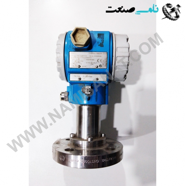PMC71-2M801/101, واردات قطعات ,PEPERL FUCHS نامی صنعت,تجهیزات صنعتی,نمایندگی فروش سایر برند ها,نمایندگی فوش ایر برند های ABB,NAMISANAT,IFM,پترو شیمی ,فولاد,شرکت بازرگانی,نامی ,صنعت, سسایر سیستم ها,سیستم ها ,وکانکتور,مانیتور  ind.electronics,الکترونیک صنعتی,Encoders MEASUREMENT ,&INSTRUMENT,اندازه گیری و ابزار دقیق ind.power,برق صنعتی , Induction welding,,جوش القایی, hydraulic-pneumatic,,هیدرولیک   PMC71-2M801,101,PMC71-2M801,10,PMC71-2M801,1,PMC71-2M801,PMC71-2M80,PMC71-2M8,PMC71-2M,PMC71-2,PMC71,PMC7,PMC  Measuring Instruments-ENDRESS+HAUSER- ENDRESS ENDRESS+HAUSER pressure monitoring,DELTAPILOT S,E+H,Cerabar S PMC71, PMP71, PMP75TRANSMITTERوTechnical ,Hydrostatic level,level measurement   NAMISANAT.CO,https:,,www.namisanat.com,per,  اندرس هاوزر-خریداندرس هاوزر-خریداندرس  در سطح سنج هیدرواستاتیک، مبنای اندازه گیری، اندازه گیری فشار است. این روش، مشابه روش فشار تفاضلی است. با این تفاوت که در اینجا، مخزن تحت فشار نیست و فقط با محاسبه فشار در کف مخزن، می‌توان ارتفاع را به دست آورد. در سطح سنج هیدرواستاتیک در یکی از ساده‌ترین روش‌ها می‌توان یک ترانسمیتر فشار ساده را روی فلنجی در بدنه و نزدیک به کف مخزن نصب کرد به طوری که سنسور آن، در تماس با مایع قرار گیرد. در شیوه‌ای دیگر، که در شکل زیر نشان داده شده است، سنسور فشار به کمک کابلی از بالا به داخل مخزن فرستاده می‌شود. در این حالت، سنسور در نزدیکی کف مخزن قرار می‌گیرد و بدنه سنسور به بدنه  مقادیر فشار نسبی و مطلق را در شکل مشاهده می‌کنید. با توجه به رابطه کلیدی P=ρgHP=ρgH، دقت محاسبه ارتفاع به میزان زیادی به دقیق بودن چگالی ماده وابسته است چرا که تغییرات نسبتاً زیاد دما باعث تغییر در چگالی سیال می شود. به همین دلیل در همه این دستگاه ها از جمله اندازه گیرهای هیدرواستاتیکی،از جبران ساز دما نیز استفاده می شود. متدوال ترین ترانسدیوسر این وسایل از نوع پیزو الکتریک می باشد. در سطح سنج هیدرواستاتیک، ترانسمیتر در بیرون و با فاصله از مخزن نصب شده و مقدار فشار یا ارتفاع به صورت یک سیگنال جریان  4 تا 20mA به اتاق کنترل ارسال می‌شود.  ترانسمیتر دیجیتال فشار برای اندازه گیری سطح ، حجم و جرم مایعات ، همچنین اندازه گیری فشار مایعات و گازها کاربرد در اندازه گیری فشار در لوله ها و محفظه ها دارای گواهی نامه های حفاظتی بین المللی سنسور سطح سنج هیدرواستاتیک چگونه کار می کند؟  در سطح سنج هیدرواستاتیک، فشاری که سیال داخل مخزن بوجود می آورد، محاسبه می شود و بر اساس آن با فرمول خاصی، ارتفاع اندازه گیری می شود.  این کار به دو روش انجام می شود:  روش اول: یک ترانسمیتر فشار در نزدیکی کف مخازن به وسیله فلنج وصل می شود که مایع مستقیماً با آن تماس خواهد داشت. فشاری که با اضافه شدن مایع در مخزن، به این ترانسمیتر وارد میشود محاسبه شده و سیگنال آن توسط ترانسمیتر ارسال شده و طبق فرمول خاصی، ارتفاع محاسبه می شود.  روش دوم: در این روش ترانسمیتر، توسط یک کابل داخل مخزن فرستاده شده و توسط فلنج در نزدیکی کف مخزن و روی بدنه آن نصب میشود. و ادامه کار همانند روش قبل است.  فرمول محاسبه ارتفاع در این نوع اندازه گیری سطح، به صورت زیر است:  P=ρgH  همانگونه که میدانید، ρ علامت چگالی می باشد، و در این فرمول مشخص میشود که فشار به دست آمده، رابطه مستقیمی با چگالی دارد و به آن وابسته است. چگالی از کمیت هایی است که با تغییرات دمایی، تغییر میکند. برای ثابت کردن چگالی در این روش، بهتر است از جبران کننده دما استفاده کرد.  برای این کار از ترانسدیوسر درجه حرارت باید استفاده شود. این ترانسدیوسر باید از نوع پیزوالکتریک باشد.  چرا بهتر است از سنسور سطح سنج هیدرواستاتیک استفاده کرد؟  سنسور سطح سنج هیدرواستاتیک،به دلایلی که در ذیل به آن اشاره کرده ایم، در میان صنایع مختلف کاربرد دارد:  نصب و راه اندازی این سطح سنج ساده و بدون پیچیدگی است. خروجی آن استاندارد می باشد. برای اندازه گیری سطح مایعاتی که دارای نوسان و تلاطم هستند، مناسب است. برای فضاهای محدود همچون چاه ها، مناسب می باشد در مخازنی که قابل اشتعال هستند، میتوان استفاده کرد. ترانسمیتر فشارر اندرس هاوزر با بالاترین سطح عملکرد با سلول Contite برای اندازه گیری سطح هیدرواستاتیک فشار مورد استفاده قرار می گیرد.  ترانسمیتر فشار اندرس هاوزر Deltapilot FMB70 با سلول اندازه گیری Contite مقاوم در برابر میعانات و با دو محفظه به طور معمول در فرآیند و برنامه های بهداشتی استفاده می شود. این محصول برای اندازه گیری سطح در محیطهای مایع  مانند خمیر در ظروف باز یا بسته ساخته شده و تحت تأثیر تشکیل فوم یا کف نیز ممکن نیست قرار بگیرد. ماژول یکپارچه داده HistoROM , M-DAT مدیریت فرآیند و پارامترهای اندازه گیری شده ی ترانسمیتر فشار را آسان می کند. مطابق با استاندارد IEC 61508 برای استفاده در سیستم های ایمنی SIL3 طراحی شده است.  ویژگی های محدود کننده سطح سنج هیدرواستاتیک کدامند؟  سنسور سطح سنج هیدرواستاتیک، علاوه بر مزیت هایی که دارد، یک سری محدودیت هایی نیز برای مصرف کننده ایجاد می کند، که بهتر است قبل از تهیه این دستگاه به آنها اشراف داشته باشید تا انتخاب معقول تری داشته باشید. در ذیل به بررسی آن ها خواهیم پرداخت:  وابسته بودن به چگالی؛ همان گونه که قبلاً اشاره کردیم این دستگاه برای به دست آوردن ارتفاع و سطح سیال، به چگالی وابسته است. برای حل این مشکل میتوانید به روشی که در قسمت قبل تر به آن اشاره کردیم، اقدام نمایید. حساسیت به رسوب: از مواردی که باعث ایجاد خطا در اندازه گیری سطح سنج هیدرواستاتیک می شود، رسوب، لجن و کثیفی های ایجاد شده در کف مخازن است. به این دلیل که ترانسمیتر این دستگاه در کف مخازن نصب می گردد، کثیفی های ته نشین شده نیز باعث ایجاد فشار کاذب روی ترانسمیتر شده و خطا ایجاد میشود.  مزایای استفاده ترانسمیتر فشار اندرس هاوزر  قابلیت تولید مجدد بسیار خوب و ثبات طولانی مدت در اندازه گیری حداکثر ایمنی هیسترزیستی توسط سلول اندازه گیری مقاوم در برابر میعانات فراهم می شود. دقت مرجع بالا تا 0.075٪ مورد استفاده برای نظارت بر سطح فرآیند و فشار در مناطقی تا SIL3، دارای گواهینامه مطابق با استاندارد IEC 61508 توسط TÜV SÜD سطح بالایی از ایمنی هنگام کار به لطف نظارت بر عملکرد از سلول اندازه گیری تا برد های الکترونیکی تعویض آسان برد های الکترونیکی با HistoROM® , M-DAT تضمین شده است. برای استفاده در صنایع آب آشامیدنیمخزن بسته می‌شود تا از حرکت و ارتعاش احتمالی جلوگیری شود