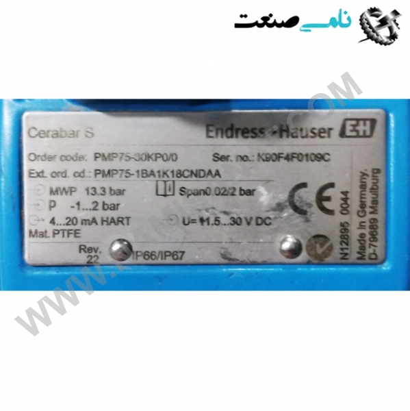 PMP75-30KP0/0, واردات قطعات ,PEPERL FUCHS نامی صنعت,تجهیزات صنعتی,نمایندگی فروش سایر برند ها,نمایندگی فوش ایر برند های ABB,NAMISANAT,IFM,پترو شیمی ,فولاد,شرکت بازرگانی,نامی ,صنعت, سسایر سیستم ها,سیستم ها ,وکانکتور,مانیتور  ind.electronics,الکترونیک صنعتی,Encoders MEASUREMENT ,&INSTRUMENT,اندازه گیری و ابزار دقیق ind.power,برق صنعتی , Induction welding,,جوش القایی, hydraulic-pneumatic,,هیدرولیک  PMP75-30KP0,0,PMP75-30KP0,PMP75-30KP,PMP75-30K,PMP75-30,PMP75-3,PMP75,PMP7,PMP7,PMP ENDRESS+HAUSER, ENDRESS ENDRESS+HAUSER,MEASURING INSTRUMENT,Technical Information ,Hydrostatic level,level measurement,Process pressure measurement,Pressure transmitter with ceramic andmetal sensors   NAMISANAT.CO,https:,,www.namisanat.com,per,  اندرس هاوزر-خریداندرس هاوزر-خریداندرس,ترنسمیتراندرس هاوزر,محصولات اندرس  هاوزر,سطح سنج هیدرواستاتیک اندرس,سطح سنج اندرس هاوزر,اندازه گیری و ابزار دقیق,ترانسمیتر فشار با سرامیک و سنسورهای فلزی   در سطح سنج هیدرواستاتیک، مبنای اندازه گیری، اندازه گیری فشار است. این روش، مشابه روش فشار تفاضلی است. با این تفاوت که در اینجا، مخزن تحت فشار نیست و فقط با محاسبه فشار در کف مخزن، می‌توان ارتفاع را به دست آورد. در سطح سنج هیدرواستاتیک در یکی از ساده‌ترین روش‌ها می‌توان یک ترانسمیتر فشار ساده را روی فلنجی در بدنه و نزدیک به کف مخزن نصب کرد به طوری که سنسور آن، در تماس با مایع قرار گیرد. در شیوه‌ای دیگر، که در شکل زیر نشان داده شده است، سنسور فشار به کمک کابلی از بالا به داخل مخزن فرستاده می‌شود. در این حالت، سنسور در نزدیکی کف مخزن قرار می‌گیرد و بدنه سنسور به بدنه  مقادیر فشار نسبی و مطلق را در شکل مشاهده می‌کنید. با توجه به رابطه کلیدی P=ρgHP=ρgH، دقت محاسبه ارتفاع به میزان زیادی به دقیق بودن چگالی ماده وابسته است چرا که تغییرات نسبتاً زیاد دما باعث تغییر در چگالی سیال می شود. به همین دلیل در همه این دستگاه ها از جمله اندازه گیرهای هیدرواستاتیکی،از جبران ساز دما نیز استفاده می شود. متدوال ترین ترانسدیوسر این وسایل از نوع پیزو الکتریک می باشد. در سطح سنج هیدرواستاتیک، ترانسمیتر در بیرون و با فاصله از مخزن نصب شده و مقدار فشار یا ارتفاع به صورت یک سیگنال جریان  4 تا 20mA به اتاق کنترل ارسال می‌شود.  ترانسمیتر دیجیتال فشار برای اندازه گیری سطح ، حجم و جرم مایعات ، همچنین اندازه گیری فشار مایعات و گازها کاربرد در اندازه گیری فشار در لوله ها و محفظه ها دارای گواهی نامه های حفاظتی بین المللی سنسور سطح سنج هیدرواستاتیک چگونه کار می کند؟  در سطح سنج هیدرواستاتیک، فشاری که سیال داخل مخزن بوجود می آورد، محاسبه می شود و بر اساس آن با فرمول خاصی، ارتفاع اندازه گیری می شود.  این کار به دو روش انجام می شود:  روش اول: یک ترانسمیتر فشار در نزدیکی کف مخازن به وسیله فلنج وصل می شود که مایع مستقیماً با آن تماس خواهد داشت. فشاری که با اضافه شدن مایع در مخزن، به این ترانسمیتر وارد میشود محاسبه شده و سیگنال آن توسط ترانسمیتر ارسال شده و طبق فرمول خاصی، ارتفاع محاسبه می شود.  روش دوم: در این روش ترانسمیتر، توسط یک کابل داخل مخزن فرستاده شده و توسط فلنج در نزدیکی کف مخزن و روی بدنه آن نصب میشود. و ادامه کار همانند روش قبل است.  فرمول محاسبه ارتفاع در این نوع اندازه گیری سطح، به صورت زیر است:  P=ρgH  همانگونه که میدانید، ρ علامت چگالی می باشد، و در این فرمول مشخص میشود که فشار به دست آمده، رابطه مستقیمی با چگالی دارد و به آن وابسته است. چگالی از کمیت هایی است که با تغییرات دمایی، تغییر میکند. برای ثابت کردن چگالی در این روش، بهتر است از جبران کننده دما استفاده کرد.  برای این کار از ترانسدیوسر درجه حرارت باید استفاده شود. این ترانسدیوسر باید از نوع پیزوالکتریک باشد.  چرا بهتر است از سنسور سطح سنج هیدرواستاتیک استفاده کرد؟  سنسور سطح سنج هیدرواستاتیک،به دلایلی که در ذیل به آن اشاره کرده ایم، در میان صنایع مختلف کاربرد دارد:  نصب و راه اندازی این سطح سنج ساده و بدون پیچیدگی است. خروجی آن استاندارد می باشد. برای اندازه گیری سطح مایعاتی که دارای نوسان و تلاطم هستند، مناسب است. برای فضاهای محدود همچون چاه ها، مناسب می باشد در مخازنی که قابل اشتعال هستند، میتوان استفاده کرد. ترانسمیتر فشارر اندرس هاوزر با بالاترین سطح عملکرد با سلول Contite برای اندازه گیری سطح هیدرواستاتیک فشار مورد استفاده قرار می گیرد.  ترانسمیتر فشار اندرس هاوزر Deltapilot FMB70 با سلول اندازه گیری Contite مقاوم در برابر میعانات و با دو محفظه به طور معمول در فرآیند و برنامه های بهداشتی استفاده می شود. این محصول برای اندازه گیری سطح در محیطهای مایع  مانند خمیر در ظروف باز یا بسته ساخته شده و تحت تأثیر تشکیل فوم یا کف نیز ممکن نیست قرار بگیرد. ماژول یکپارچه داده HistoROM , M-DAT مدیریت فرآیند و پارامترهای اندازه گیری شده ی ترانسمیتر فشار را آسان می کند. مطابق با استاندارد IEC 61508 برای استفاده در سیستم های ایمنی SIL3 طراحی شده است.  ویژگی های محدود کننده سطح سنج هیدرواستاتیک کدامند؟  سنسور سطح سنج هیدرواستاتیک، علاوه بر مزیت هایی که دارد، یک سری محدودیت هایی نیز برای مصرف کننده ایجاد می کند، که بهتر است قبل از تهیه این دستگاه به آنها اشراف داشته باشید تا انتخاب معقول تری داشته باشید. در ذیل به بررسی آن ها خواهیم پرداخت:  وابسته بودن به چگالی؛ همان گونه که قبلاً اشاره کردیم این دستگاه برای به دست آوردن ارتفاع و سطح سیال، به چگالی وابسته است. برای حل این مشکل میتوانید به روشی که در قسمت قبل تر به آن اشاره کردیم، اقدام نمایید. حساسیت به رسوب: از مواردی که باعث ایجاد خطا در اندازه گیری سطح سنج هیدرواستاتیک می شود، رسوب، لجن و کثیفی های ایجاد شده در کف مخازن است. به این دلیل که ترانسمیتر این دستگاه در کف مخازن نصب می گردد، کثیفی های ته نشین شده نیز باعث ایجاد فشار کاذب روی ترانسمیتر شده و خطا ایجاد میشود.  مزایای استفاده ترانسمیتر فشار اندرس هاوزر  قابلیت تولید مجدد بسیار خوب و ثبات طولانی مدت در اندازه گیری حداکثر ایمنی هیسترزیستی توسط سلول اندازه گیری مقاوم در برابر میعانات فراهم می شود. دقت مرجع بالا تا 0.075٪ مورد استفاده برای نظارت بر سطح فرآیند و فشار در مناطقی تا SIL3، دارای گواهینامه مطابق با استاندارد IEC 61508 توسط TÜV SÜD سطح بالایی از ایمنی هنگام کار به لطف نظارت بر عملکرد از سلول اندازه گیری تا برد های الکترونیکی تعویض آسان برد های الکترونیکی با HistoROM® , M-DAT تضمین شده است. برای استفاده در صنایع آب آشامیدنیمخزن بسته می‌شود تا از حرکت و ارتعاش احتمالی جلوگیری شود