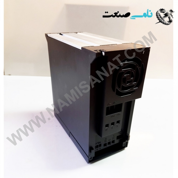 132F0022/FC-051P2K2T4E20H3BX, واردات قطعات ,PEPERL FUCHS نامی صنعت,تجهیزات صنعتی,نمایندگی فروش سایر برند ها,نمایندگی فوش ایر برند های ABB,NAMISANAT,IFM,پترو شیمی ,فولاد,شرکت بازرگانی,نامی ,صنعت, سسایر سیستم ها,سیستم ها ,وکانکتور,مانیتور  ind.electronics,الکترونیک صنعتی,Encoders MEASUREMENT ,&INSTRUMENT,اندازه گیری و ابزار دقیق ind.power,برق صنعتی , Induction welding,,جوش القایی, hydraulic-pneumatic,,هیدرولیک   132F0022,FC-051P2K2T4E20H3BX,132F0022,FC-051P2K2T4E20H3B,132F0022,FC-051P2K2T4E20H,132F0022,FC-051P2K2T4E20,132F0022,FC-051P2K2T4E20,132F0022,FC-051P2K2T4E,132F0022,FC-051P2K2T4E,132F0022,FC-051P2K2T,132F0022,FC-051P2K2,132F0022,FC-051P2K,132F0022,FC-051P2,132F0022,FC-051P,132F0022,FC-051,132F0022,FC-05,132F0022,FC-0,132F0022,FC,132F0022,F,132F0022,132F002,132F00,132F0,132F,132, DANFOSS,IND.Automatin,DRIVE,INVERTER,DRIVE INVERTER,CONTROLPANEL, NAMISANAT.CO,https:,https:,,www.namisanat.com,per, دانفوس,دنفوس,اتوماسیون صنعتی,درایو,اینورتر,درایو-اینورتر,کنترل پنل   درایو اینورتر صنعتی چیست؟ | راهنمای کامل کاربردها و مزایا اتوماسیون صنعتی درایر (یا اینورتر) به کنترل دقیق سرعت موتورهای الکتریکی با استفاده از درایوهای اینورتر اشاره دارد. این سیستم‌ها با تغییر فرکانس و ولتاژ برق، امکان تنظیم سرعت موتورها را فراهم می‌کنند و به بهینه‌سازی مصرف انرژی، افزایش دقت و کارایی در فرآیندهای صنعتی کمک می‌کنند. درایوهای اینورتر در اتوماسیون صنعتی نقش حیاتی ایفا می‌کنند و در کاربردهای مختلفی از جمله پمپ‌ها، فن‌ها و کمپرسورها استفاده می‌شوند.  درایو اینورتر چیست؟ بررسی مهمترین مزایای استفاده از اینورتر در صنایع مختلف ... درایو اینورتر صنعتی یک دستگاه الکترونیکی است که برای کنترل سرعت و عملکرد موتورهای الکتریکی در محیط‌های صنعتی استفاده می‌شود. این درایوها با تغییر فرکانس و ولتاژ برق ورودی به موتور، امکان تنظیم دقیق سرعت موتور را فراهم می‌کنند. این تغییرات باعث بهبود راندمان و کاهش مصرف انرژی در سیستم‌های صنعتی می‌شود.  کاربردهای اتوماسیون صنعتی درایر (اینورتر): کنترل سرعت: درایوهای اینورتر به طور گسترده برای کنترل سرعت موتورهای الکتریکی در پمپ‌ها، فن‌ها، کمپرسورها و سایر ماشین‌آلات صنعتی استفاده می‌شوند.  بهینه‌سازی مصرف انرژی: با تنظیم سرعت موتورها بر اساس نیاز واقعی، اینورترها به کاهش مصرف انرژی و هزینه‌های مرتبط با آن کمک می‌کنند.  افزایش دقت و کارایی: درایوهای اینورتر امکان کنترل دقیق‌تر و با دقت بالاتر را فراهم می‌کنند و در نتیجه کارایی فرآیندهای صنعتی را افزایش می‌دهند.  کاهش تنش‌های مکانیکی: با راه‌اندازی نرم و بدون ضربه موتورها، اینورترها از تنش‌های مکانیکی و آسیب به تجهیزات جلوگیری می‌کنند.  حفاظت از موتور: درایوهای اینورتر می‌توانند از موتور در برابر اضافه بار، اتصال کوتاه و سایر خطاها محافظت کنند.  کنترل از راه دور: اینورترها امکان کنترل از راه دور فرآیندها را فراهم می‌کنند و به افزایش انعطاف‌پذیری و بهره‌وری کمک می‌کنند.  مزایای استفاده از درایوهای اینورتر: کاهش مصرف انرژی: درایوهای اینورتر با تنظیم سرعت موتورها بر اساس نیاز واقعی، مصرف انرژی را به میزان قابل توجهی کاهش می‌دهند.  افزایش طول عمر تجهیزات: با کاهش تنش‌ها و ضربه‌ها، طول عمر تجهیزات و ماشین‌آلات افزایش می‌یابد.  بهبود کیفیت تولید: کنترل دقیق سرعت موتورها و کاهش نوسانات، به بهبود کیفیت محصولات و فرآیندهای تولید کمک می‌کند.  کاهش هزینه‌های نگهداری: با کاهش خرابی‌ها و نیاز به تعمیرات، هزینه‌های نگهداری و تعمیرات نیز کاهش می‌یابد.  افزایش انعطاف‌پذیری: امکان کنترل از راه دور و تنظیم دقیق سرعت موتورها، انعطاف‌پذیری سیستم‌های صنعتی را افزایش می‌دهد. 