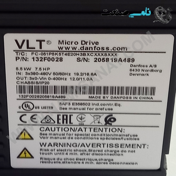 132F0028/FC-051P5K5T4E20H3BXC, واردات قطعات ,PEPERL FUCHS نامی صنعت,تجهیزات صنعتی,نمایندگی فروش سایر برند ها,نمایندگی فوش ایر برند های ABB,NAMISANAT,IFM,پترو شیمی ,فولاد,شرکت بازرگانی,نامی ,صنعت, سسایر سیستم ها,سیستم ها ,وکانکتور,مانیتور  ind.electronics,الکترونیک صنعتی,Encoders MEASUREMENT ,&INSTRUMENT,اندازه گیری و ابزار دقیق ind.power,برق صنعتی , Induction welding,,جوش القایی, hydraulic-pneumatic,,هیدرولیک   132F0028,FC-051P5K5T4E20H3BXC132F0028,FC-051P5K5T4E20H3BX132F0028,FC-051P5K5T4E20H3B,132F0028,FC-051P5K5T4E20H3,132F0028,FC-051P5K5T4E20H,132F0028,FC-051P5K5T4E20,132F0028,FC-051P5K5T4E2,132F0028,FC-051P5K5T4E,132F0028,FC-051P5K5T4,132F0028,FC-051P5K5T,132F0028,FC-051P5K5,132F0028,FC-051P5K,132F0028,FC-051P5,132F0028,FC-051P,132F0028,FC-051,132F0028,FC-0,132F0028,FC,132F0028,F,132F0028,132F002,132F00,132F0,132F,132, DANFOSS,IND.Automatin,DRIVE,INVERTER,DRIVE INVERTER,CONTROLPANEL, NAMISANAT.CO,https:,https:,,www.namisanat.com,per, دانفوس,دنفوس,اتوماسیون صنعتی,درایو,اینورتر,درایو-اینورتر,کنترل پنل   درایو اینورتر صنعتی چیست؟ | راهنمای کامل کاربردها و مزایا اتوماسیون صنعتی درایر (یا اینورتر) به کنترل دقیق سرعت موتورهای الکتریکی با استفاده از درایوهای اینورتر اشاره دارد. این سیستم‌ها با تغییر فرکانس و ولتاژ برق، امکان تنظیم سرعت موتورها را فراهم می‌کنند و به بهینه‌سازی مصرف انرژی، افزایش دقت و کارایی در فرآیندهای صنعتی کمک می‌کنند. درایوهای اینورتر در اتوماسیون صنعتی نقش حیاتی ایفا می‌کنند و در کاربردهای مختلفی از جمله پمپ‌ها، فن‌ها و کمپرسورها استفاده می‌شوند.  درایو اینورتر چیست؟ بررسی مهمترین مزایای استفاده از اینورتر در صنایع مختلف ... درایو اینورتر صنعتی یک دستگاه الکترونیکی است که برای کنترل سرعت و عملکرد موتورهای الکتریکی در محیط‌های صنعتی استفاده می‌شود. این درایوها با تغییر فرکانس و ولتاژ برق ورودی به موتور، امکان تنظیم دقیق سرعت موتور را فراهم می‌کنند. این تغییرات باعث بهبود راندمان و کاهش مصرف انرژی در سیستم‌های صنعتی می‌شود.  کاربردهای اتوماسیون صنعتی درایر (اینورتر): کنترل سرعت: درایوهای اینورتر به طور گسترده برای کنترل سرعت موتورهای الکتریکی در پمپ‌ها، فن‌ها، کمپرسورها و سایر ماشین‌آلات صنعتی استفاده می‌شوند.  بهینه‌سازی مصرف انرژی: با تنظیم سرعت موتورها بر اساس نیاز واقعی، اینورترها به کاهش مصرف انرژی و هزینه‌های مرتبط با آن کمک می‌کنند.  افزایش دقت و کارایی: درایوهای اینورتر امکان کنترل دقیق‌تر و با دقت بالاتر را فراهم می‌کنند و در نتیجه کارایی فرآیندهای صنعتی را افزایش می‌دهند.  کاهش تنش‌های مکانیکی: با راه‌اندازی نرم و بدون ضربه موتورها، اینورترها از تنش‌های مکانیکی و آسیب به تجهیزات جلوگیری می‌کنند.  حفاظت از موتور: درایوهای اینورتر می‌توانند از موتور در برابر اضافه بار، اتصال کوتاه و سایر خطاها محافظت کنند.  کنترل از راه دور: اینورترها امکان کنترل از راه دور فرآیندها را فراهم می‌کنند و به افزایش انعطاف‌پذیری و بهره‌وری کمک می‌کنند.  مزایای استفاده از درایوهای اینورتر: کاهش مصرف انرژی: درایوهای اینورتر با تنظیم سرعت موتورها بر اساس نیاز واقعی، مصرف انرژی را به میزان قابل توجهی کاهش می‌دهند.  افزایش طول عمر تجهیزات: با کاهش تنش‌ها و ضربه‌ها، طول عمر تجهیزات و ماشین‌آلات افزایش می‌یابد.  بهبود کیفیت تولید: کنترل دقیق سرعت موتورها و کاهش نوسانات، به بهبود کیفیت محصولات و فرآیندهای تولید کمک می‌کند.  کاهش هزینه‌های نگهداری: با کاهش خرابی‌ها و نیاز به تعمیرات، هزینه‌های نگهداری و تعمیرات نیز کاهش می‌یابد.  افزایش انعطاف‌پذیری: امکان کنترل از راه دور و تنظیم دقیق سرعت موتورها، انعطاف‌پذیری سیستم‌های صنعتی را افزایش می‌دهد. 