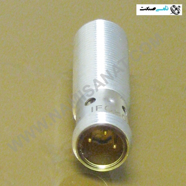IFC204, واردات قطعات ,PEPERL FUCHS نامی صنعت,تجهیزات صنعتی,نمایندگی فروش سایر برند ها,نمایندگی فوش ایر برند های ABB,NAMISANAT,IFM,پترو شیمی ,فولاد,شرکت بازرگانی,نامی ,صنعت, سسایر سیستم ها,سیستم ها ,وکانکتور,مانیتور  ind.electronics,الکترونیک صنعتی,Encoders MEASUREMENT ,&INSTRUMENT,اندازه گیری و ابزار دقیق ind.power,برق صنعتی , Induction welding,,جوش القایی, hydraulic-pneumatic,,, هیدرولیک ,IFM,IFM ELECTRONIC,SENSOR,PHOTOELECTRIC,IFC204,IFC20,IFC2,IFC2,IFCSENSOR,MEASUREMENT & INSTRUMENT,INDUCTIVE SENSOR, TEMPERATURE SENSOR, PRESSURE SENSOR, PHOTOELECTRIC SENSOR, PROXIMITY SENSOR, FLOW SENSOR,Diffuse reflection sensor with background suppression,NAMISANAT.COM,https:,,www.namisanat.com,per, ای اف ام, ای اف ام الکترونیک, ای اف ام الکترونیک,ابزار دقیق و اندازه گیری,سنسور القایی,سنسور دما ,سنسور فشار,سنسور فتو الکتریک,سنسور چشمی,سنسور ای اف ام,سنسور چشمی ای اف ام الکترونیک,سنسور مجاورت,سنسور جریان,سنسور انعکاس پراکنده با سرکوب پس زمینه,  سنسور فتو الکتریک یا سنسور نوری، جهت تشخیص فاصله، حضور یا عدم حضور یک جسم مورد استفاده قرار می گیرد. این سنسور از یک فرستنده نوری و یک گیرنده فتوالکتریک، تشکیل شده است که در صنایع بسیاری مورد استفاده قرار می گیرد.  هایپر صنعت فامکو سه نوع پر کاربرد این سنسور از لحاظ نوع کاربری به شرح زیر می باشد به مشتریان عزیر ارائه می نماید:  سنسور نوری (دو طرفه through beam) سنسور نوری (آینه‌ای retro-reflective) سنسور نوری (یک طرفه Diffuse-reflective) سنسور فتوالکتریک نوعی سنسور نوری است که از تابش و بازتاب نور برای تشخیص حضور یا عدم حضور یک شیء استفاده می‌کند. این سنسورها از دو بخش اصلی تشکیل شده‌اند: منبع نور و آشکارساز نوری. منبع نور بسمت شیء تابیده می‌شود و بازتاب یا قطع شدن آن توسط آشکارساز نوری تشخیص داده می‌شود سنسورهای پرتوی مستقیم (Through-beam) در سنسورهای پرتوی مستقیم، فرستنده و گیرنده در دو نقطه مقابل هم قرار می‌گیرند و یک پرتوی نور بین آن‌ها ارسال می‌شود. وقتی یک شیء این پرتو را قطع کند، گیرنده، تغییر در شدت نور را تشخیص می‌دهد و سیگنالی ارسال می‌کند که نشان‌دهنده حضور شیء است.     سنسورهای بازتابی (Retro-reflective) در سنسورهای بازتابی، فرستنده و گیرنده در یک نقطه قرار دارند و یک بازتابنده در مقابل آن‌ها قرار می‌گیرد. نور از فرستنده به بازتابنده می‌رسد و به گیرنده بازمی‌گردد. وقتی یک شیء این پرتو را قطع کند، گیرنده، تغییر در شدت نور بازتابی را تشخیص می‌دهد و سیگنالی ارسال می‌کند.     سنسورهای پراکنده (Diffuse) در سنسورهای پراکنده، فرستنده و گیرنده در یک نقطه قرار دارند و نور از فرستنده به شیء برخورد کرده و به گیرنده بازمی‌گردد. وقتی یک شیء در مسیر نور قرار گیرد، گیرنده، تغییر در شدت نور بازتابی را تشخیص می‌دهد و سیگنالی ارسال می‌کند اجزای سنسورهای فوتوالکتریک سنسورهای فوتوالکتریک از اجزای مختلفی تشکیل شده‌اند که هر‌کدام نقش مهمی در عملکرد کلی این دستگاه‌ها ایفا می‌کنند. در ادامه، به هر یک از این اجزا و نقش آن‌ها در عملکرد سنسورهای فوتوالکتریک خواهیم پرداخت:        فرستنده نور فرستنده نور، بخشی از سنسور است که نور را تولید و ارسال می‌کند. این نور معمولاً مادون قرمز یا قرمز مرئی است و به‌سمت شیء مورد‌نظر ارسال می‌شود. فرستنده‌ها معمولاً از دیودهای نوری (LED) یا لیزرها برای تولید نور استفاده می‌کنند. همچنین، انتخاب منبع نور بستگی به عواملی نظیر طول موج و شدت نور دارد.     گیرنده نور گیرنده نور، بخشی از سنسور است که نور بازتابی یا قطع شده را دریافت می‌کند. این گیرنده‌ها معمولاً از فوتوترانزیستورها یا فتودیودها تشکیل شده‌اند که تغییرات در شدت نور را تشخیص می‌دهند و آن را به سیگنال‌های الکتریکی تبدیل می‌کنند. گیرنده‌ها باید به‌گونه‌ای طراحی شوند که بتوانند نور ارسال شده توسط فرستنده را به‌درستی تشخیص دهند.     مدار تقویت‌کننده مدار تقویت‌کننده، وظیفه تقویت سیگنال‌های دریافتی از گیرنده را بر‌عهده دارد. این مدارها سیگنال‌های ضعیف را تقویت می‌کنند تا بتوانند به‌درستی پردازش شده و به خروجی‌های قابل استفاده تبدیل شوند. همچنین، تقویت‌کننده‌ها نقش حیاتی در افزایش دقت و قابلیت اطمینان سنسورهای فوتوالکتریک دارند.     خروجی بخش خروجی سنسور، سیگنال‌های تقویت شده را به خروجی‌های قابل استفاده تبدیل می‌کند. این خروجی‌ها می‌توانند به‌صورت دیجیتال یا آنالوگ باشند و برای کنترل دستگاه‌های مختلف هم‌چون رله‌ها، لامپ‌ها یا سیستم‌های کنترلی استفاده شوند. همچنین، خروجی‌ها نقش مهمی در ارتباط سنسور با سایر اجزای سیستم دارند.     کاربردهای سنسورهای فوتوالکتریک سنسورهای فوتوالکتریک به‌دلیل دقت بالا و قابلیت اطمینان در شرایط مختلف محیطی، در صنایع مختلف کاربردهای گسترده‌ای دارند. این سنسورها می‌توانند به‌طور موثری در تشخیص و کنترل فرآیندهای مختلف به‌کار گرفته شوند. در ادامه، به بررسی برخی از کاربردهای مهم سنسورهای فوتوالکتریک در صنایع مختلف پرداخته‌ایم:     صنعت خودروسازی در صنعت خودروسازی، سنسورهای فوتوالکتریک برای تشخیص و شمارش قطعات در خطوط تولید و مونتاژ استفاده می‌شوند. این سنسورها می‌توانند به‌دقت حضور یا عدم حضور قطعات را تشخیص دهند و به سیستم‌های کنترلی اطلاع دهند تا فرآیند تولید به‌صورت خودکار و بدون وقفه ادامه یابد. همچنین، این سنسورها در سیستم‌های کنترل کیفیت برای بررسی دقیق قطعات و اطمینان از مطابقت آن‌ها با استانداردهای تعیین شده به‌کار می‌روند.     صنعت بسته‌بندی در صنعت بسته‌بندی، سنسورهای فوتوالکتریک برای تشخیص حضور بسته‌ها و کنترل فرآیند بسته‌بندی استفاده می‌شوند. این سنسورها می‌توانند به‌دقت تعداد بسته‌ها را شمارش کنند و از صحت و کامل بودن فرآیند بسته‌بندی اطمینان حاصل نمایند. همچنین، در سیستم‌های اتوماسیون بسته‌بندی، این سنسورها نقش مهمی در هماهنگی بین دستگاه‌های مختلف و جلوگیری از تداخل و اشتباهات دارند.     سیستم های امنیتی سنسورهای فوتوالکتریک در سیستم‌های امنیتی برای تشخیص ورود غیرمجاز به مناطق حفاظت شده استفاده می‌شوند. این سنسورها می‌توانند به‌سرعت حضور افراد یا اشیاء را تشخیص داده و به سیستم‌های هشداردهنده اطلاع دهند. این ویژگی‌ها باعث می‌شود که سنسورهای فوتوالکتریک به‌عنوان یکی از ابزارهای اصلی در سیستم‌های امنیتی و نظارتی به‌کار گرفته شوند.     صنعت داروسازی در صنعت داروسازی، سنسورهای فوتوالکتریک برای کنترل دقیق فرآیندهای تولید و بسته‌بندی داروها استفاده می‌شوند. این سنسورها می‌توانند به‌دقت تعداد و موقعیت قرص‌ها و کپسول‌ها را تشخیص دهند و از صحت و کامل بودن بسته‌بندی‌ها اطمینان حاصل کنند. همچنین، در سیستم‌های اتوماسیون داروسازی، این سنسورها نقش مهمی در هماهنگی بین دستگاه‌های مختلف و جلوگیری از تداخل و اشتباهات دارند.     مزایای سنسورهای فوتوالکتریک سنسورهای فوتوالکتریک دارای مزایای متعددی هستند که آن‌ها را به یکی از ابزارهای اصلی در سیستم‌های اتوماسیون و کنترل صنعتی تبدیل کرده است. در ادامه، به این مزایا اشاره کرده‌ایم:  دقت بالا: یکی از مهم‌ترین مزایای سنسورهای فوتوالکتریک دقت بالای آن‌ها در تشخیص اشیاء است. این سنسورها می‌توانند به‌دقت حضور یا عدم حضور اشیاء را در فاصله‌های مختلف تشخیص دهند، حتی اگر اشیاء دارای رنگ‌ها یا سطوح مختلف باشند. این ویژگی باعث می‌شود که سنسورهای فوتوالکتریک در کاربردهایی که نیاز به‌دقت بالا دارند، هم‌چون خطوط تولید و مونتاژ، بسیار مفید باشند. سرعت پاسخ‌دهی بالا: سنسورهای فوتوالکتریک دارای سرعت پاسخ‌دهی بسیار بالایی هستند که به آن‌ها اجازه می‌دهد به‌سرعت تغییرات در محیط را تشخیص دهند و واکنش نشان دهند. این ویژگی به‌ویژه در کاربردهایی که نیاز به واکنش سریع دارند، هم‌چون سیستم‌های امنیتی و کنترل فرآیندهای صنعتی، بسیار مهم است. قابلیت اطمینان بالا: سنسورهای فوتوالکتریک دارای قابلیت اطمینان بالا در شرایط مختلف محیطی هستند. این سنسورها می‌توانند در محیط‌های صنعتی با شرایط سخت هم‌جون گرد و غبار، رطوبت و دماهای بالا به‌خوبی عمل کنند. این ویژگی باعث می‌شود که سنسورهای فوتوالکتریک به‌عنوان یکی از ابزارهای اصلی در بهبود کارایی و ایمنی فرآیندهای صنعتی شناخته شوند. نصب و نگهداری آسان: سنسورهای فوتوالکتریک به‌دلیل طراحی ساده و کارآمد، نصب و نگهداری آسانی دارند. این سنسورها معمولاً نیاز به تنظیمات پیچیده ندارند و می‌توانند به‌سرعت و به‌راحتی در سیستم‌های مختلف نصب شوند. همچنین، نگهداری این سنسورها شامل تمیز کردن منظم فرستنده و گیرنده برای جلوگیری از تجمع گرد و غبار و آلودگی است. انعطاف‌پذیری در کاربردها: سنسورهای فوتوالکتریک به‌دلیل تنوع در انواع و مدل‌های مختلف، قابلیت استفاده در کاربردهای متنوعی را دارند. این سنسورها می‌توانند در صنایع مختلف از جمله خودروسازی، بسته‌بندی، امنیت و داروسازی به‌کار گرفته شوند و به‌دقت و کارایی فرآیندهای مختلف کمک کنند.    کلام آخر سنسورهای فوتوالکتریک ابزارهای پیشرفته‌ای هستند که با استفاده از تکنولوژی نور، توانایی تشخیص فاصله، حضور یا عدم حضور اشیاء را دارند. این سنسورها به‌دلیل دقت بالا، سرعت پاسخ‌دهی سریع و قابلیت اطمینان در شرایط مختلف محیطی، به‌طور گسترده‌ای در صنایع مختلف از جمله خودروسازی، بسته‌بندی، امنیت و داروسازی استفاده می‌شوند.  اجزای اصلی این سنسورها شامل فرستنده نور، گیرنده نور، مدار تقویت‌کننده و خروجی هستند که هر کدام نقش حیاتی در عملکرد کلی دستگاه ایفا می‌کنند. انواع مختلف سنسورهای فوتوالکتریک، از جمله سنسورهای پرتوی مستقیم، بازتابی و پراکنده، هر کدام برای کاربردهای خاصی طراحی شده‌اند و مزایای منحصر به‌فردی دارند.  به‌طور کلی، سنسورهای فوتوالکتریک با ارائه دقت و قابلیت اطمینان بالا، نقش مهمی در بهبود کارایی و ایمنی فرآیندهای صنعتی ایفا می‌کنند. این سنسورها با توانایی تشخیص دقیق و سریع، به‌عنوان یکی از ابزارهای اصلی در سیستم‌های اتوماسیون و کنترل صنعتی شناخته می‌شوند.     سوالات متداول 1. چگونه می‌توان سنسورهای فوتوالکتریک را نصب کرد؟  نصب سنسورهای فوتوالکتریک بستگی به نوع سنسور و کاربرد آن دارد. برای سنسورهای پرتوی مستقیم، فرستنده و گیرنده باید در دو نقطه مقابل هم قرار گیرند. برای سنسورهای بازتابی، فرستنده و گیرنده در یک نقطه قرار دارند و یک بازتابنده در مقابل آن‌ها قرار می‌گیرد. برای سنسورهای پراکنده، فرستنده و گیرنده در یک نقطه قرار دارند و نور به‌سمت شیء ارسال می‌شود.     2. چگونه می‌توان از سنسورهای فوتوالکتریک نگهداری کرد؟  نگهداری سنسورهای فوتوالکتریک شامل تمیز کردن منظم فرستنده و گیرنده برای جلوگیری از تجمع گرد و غبار و آلودگی است. همچنین، بررسی و تنظیم دقیق سنسورها برای اطمینان از عملکرد صحیح آن‌ها ضروری است.     3. چگونه می‌توان سنسورهای فوتوالکتریک را تنظیم کرد؟  تنظیم سنسورهای فوتوالکتریک بستگی به نوع سنسور و کاربرد آن دارد. برای تنظیم این سنسورها، ابتدا باید فرستنده و گیرنده را به‌درستی در محل مورد‌نظر نصب کنید. سپس با استفاده از تنظیمات موجود در سنسور، می‌توانید حساسیت و فاصله تشخیص را تنظیم کنید. برخی از سنسورها دارای دکمه‌ها یا پیچ‌های تنظیم هستند که به شما اجازه می‌دهند پارامترهای مختلف را به‌دقت تنظیم کنید.     4. چگونه می‌توان مشکلات سنسورهای فوتوالکتریک را عیب‌یابی کرد؟  برای عیب‌یابی سنسورهای فوتوالکتریک، ابتدا باید از تمیز بودن فرستنده و گیرنده اطمینان حاصل کنید. گرد و غبار و آلودگی می‌تواند عملکرد سنسور را مختل کند. سپس بررسی کنید که آیا سنسور به‌درستی نصب شده و تنظیمات آن صحیح است. اگر مشکل همچنان باقی است، می‌توانید از دستگاه‌های تست و ابزارهای عیب‌یابی استفاده کنید تا مشکلات الکتریکی یا مکانیکی را شناسایی کنید.     5. چه عواملی می‌توانند بر عملکرد سنسورهای فوتوالکتریک تأثیر بگذارند؟  عوامل مختلفی از جمله گرد و غبار، رطوبت، دما و نور محیط می‌توانند بر عملکرد سنسورهای فوتوالکتریک تأثیر بگذارند. همچنین، اشیاء با سطوح بازتابی یا شفاف می‌توانند باعث اختلال در عملکرد سنسور شوند. برای بهبود عملکرد سنسور، می‌توانید از محافظ‌ها و فیلترهای مناسب استفاده کرده و سنسور را در محیط‌های مناسب نصب کنید