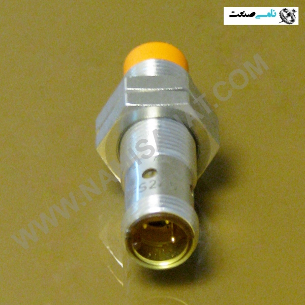 IFS245, واردات قطعات ,PEPERL FUCHS نامی صنعت,تجهیزات صنعتی,نمایندگی فروش سایر برند ها,نمایندگی فوش ایر برند های ABB,NAMISANAT,IFM,پترو شیمی ,فولاد,شرکت بازرگانی,نامی ,صنعت, سسایر سیستم ها,سیستم ها ,وکانکتور,مانیتور  ind.electronics,الکترونیک صنعتی,Encoders MEASUREMENT ,&INSTRUMENT,اندازه گیری و ابزار دقیق ind.power,برق صنعتی , Induction welding,,جوش القایی, hydraulic-pneumatic,,هیدرولیک  IFS245,IFS24,IFS2,IFM,IFM ELECTRONIC,SENSOR,PHOTOELECTRIC SENSOR,MEASUREMENT & INSTRUMENT,INDUCTIVE SENSOR, TEMPERATURE SENSOR, PRESSURE SENSOR, PHOTOELECTRIC SENSOR, PROXIMITY SENSOR, FLOW SENSOR,Diffuse reflection sensor with background suppression,NAMISANAT.COM,https:,,www.namisanat.com,per, ای اف ام, ای اف ام الکترونیک, ای اف ام الکترونیک,ابزار دقیق و اندازه گیری,سنسور القایی,سنسور دما ,سنسور فشار,سنسور فتو الکتریک,سنسور چشمی,سنسور ای اف ام,سنسور چشمی ای اف ام الکترونیک,سنسور مجاورت,سنسور جریان,سنسور انعکاس پراکنده با سرکوب پس زمینه,  سنسور فتو الکتریک یا سنسور نوری، جهت تشخیص فاصله، حضور یا عدم حضور یک جسم مورد استفاده قرار می گیرد. این سنسور از یک فرستنده نوری و یک گیرنده فتوالکتریک، تشکیل شده است که در صنایع بسیاری مورد استفاده قرار می گیرد.  هایپر صنعت فامکو سه نوع پر کاربرد این سنسور از لحاظ نوع کاربری به شرح زیر می باشد به مشتریان عزیر ارائه می نماید:  سنسور نوری (دو طرفه through beam) سنسور نوری (آینه‌ای retro-reflective) سنسور نوری (یک طرفه Diffuse-reflective) سنسور فتوالکتریک نوعی سنسور نوری است که از تابش و بازتاب نور برای تشخیص حضور یا عدم حضور یک شیء استفاده می‌کند. این سنسورها از دو بخش اصلی تشکیل شده‌اند: منبع نور و آشکارساز نوری. منبع نور بسمت شیء تابیده می‌شود و بازتاب یا قطع شدن آن توسط آشکارساز نوری تشخیص داده می‌شود سنسورهای پرتوی مستقیم (Through-beam) در سنسورهای پرتوی مستقیم، فرستنده و گیرنده در دو نقطه مقابل هم قرار می‌گیرند و یک پرتوی نور بین آن‌ها ارسال می‌شود. وقتی یک شیء این پرتو را قطع کند، گیرنده، تغییر در شدت نور را تشخیص می‌دهد و سیگنالی ارسال می‌کند که نشان‌دهنده حضور شیء است.     سنسورهای بازتابی (Retro-reflective) در سنسورهای بازتابی، فرستنده و گیرنده در یک نقطه قرار دارند و یک بازتابنده در مقابل آن‌ها قرار می‌گیرد. نور از فرستنده به بازتابنده می‌رسد و به گیرنده بازمی‌گردد. وقتی یک شیء این پرتو را قطع کند، گیرنده، تغییر در شدت نور بازتابی را تشخیص می‌دهد و سیگنالی ارسال می‌کند.     سنسورهای پراکنده (Diffuse) در سنسورهای پراکنده، فرستنده و گیرنده در یک نقطه قرار دارند و نور از فرستنده به شیء برخورد کرده و به گیرنده بازمی‌گردد. وقتی یک شیء در مسیر نور قرار گیرد، گیرنده، تغییر در شدت نور بازتابی را تشخیص می‌دهد و سیگنالی ارسال می‌کند اجزای سنسورهای فوتوالکتریک سنسورهای فوتوالکتریک از اجزای مختلفی تشکیل شده‌اند که هر‌کدام نقش مهمی در عملکرد کلی این دستگاه‌ها ایفا می‌کنند. در ادامه، به هر یک از این اجزا و نقش آن‌ها در عملکرد سنسورهای فوتوالکتریک خواهیم پرداخت:        فرستنده نور فرستنده نور، بخشی از سنسور است که نور را تولید و ارسال می‌کند. این نور معمولاً مادون قرمز یا قرمز مرئی است و به‌سمت شیء مورد‌نظر ارسال می‌شود. فرستنده‌ها معمولاً از دیودهای نوری (LED) یا لیزرها برای تولید نور استفاده می‌کنند. همچنین، انتخاب منبع نور بستگی به عواملی نظیر طول موج و شدت نور دارد.     گیرنده نور گیرنده نور، بخشی از سنسور است که نور بازتابی یا قطع شده را دریافت می‌کند. این گیرنده‌ها معمولاً از فوتوترانزیستورها یا فتودیودها تشکیل شده‌اند که تغییرات در شدت نور را تشخیص می‌دهند و آن را به سیگنال‌های الکتریکی تبدیل می‌کنند. گیرنده‌ها باید به‌گونه‌ای طراحی شوند که بتوانند نور ارسال شده توسط فرستنده را به‌درستی تشخیص دهند.     مدار تقویت‌کننده مدار تقویت‌کننده، وظیفه تقویت سیگنال‌های دریافتی از گیرنده را بر‌عهده دارد. این مدارها سیگنال‌های ضعیف را تقویت می‌کنند تا بتوانند به‌درستی پردازش شده و به خروجی‌های قابل استفاده تبدیل شوند. همچنین، تقویت‌کننده‌ها نقش حیاتی در افزایش دقت و قابلیت اطمینان سنسورهای فوتوالکتریک دارند.     خروجی بخش خروجی سنسور، سیگنال‌های تقویت شده را به خروجی‌های قابل استفاده تبدیل می‌کند. این خروجی‌ها می‌توانند به‌صورت دیجیتال یا آنالوگ باشند و برای کنترل دستگاه‌های مختلف هم‌چون رله‌ها، لامپ‌ها یا سیستم‌های کنترلی استفاده شوند. همچنین، خروجی‌ها نقش مهمی در ارتباط سنسور با سایر اجزای سیستم دارند.     کاربردهای سنسورهای فوتوالکتریک سنسورهای فوتوالکتریک به‌دلیل دقت بالا و قابلیت اطمینان در شرایط مختلف محیطی، در صنایع مختلف کاربردهای گسترده‌ای دارند. این سنسورها می‌توانند به‌طور موثری در تشخیص و کنترل فرآیندهای مختلف به‌کار گرفته شوند. در ادامه، به بررسی برخی از کاربردهای مهم سنسورهای فوتوالکتریک در صنایع مختلف پرداخته‌ایم:     صنعت خودروسازی در صنعت خودروسازی، سنسورهای فوتوالکتریک برای تشخیص و شمارش قطعات در خطوط تولید و مونتاژ استفاده می‌شوند. این سنسورها می‌توانند به‌دقت حضور یا عدم حضور قطعات را تشخیص دهند و به سیستم‌های کنترلی اطلاع دهند تا فرآیند تولید به‌صورت خودکار و بدون وقفه ادامه یابد. همچنین، این سنسورها در سیستم‌های کنترل کیفیت برای بررسی دقیق قطعات و اطمینان از مطابقت آن‌ها با استانداردهای تعیین شده به‌کار می‌روند.     صنعت بسته‌بندی در صنعت بسته‌بندی، سنسورهای فوتوالکتریک برای تشخیص حضور بسته‌ها و کنترل فرآیند بسته‌بندی استفاده می‌شوند. این سنسورها می‌توانند به‌دقت تعداد بسته‌ها را شمارش کنند و از صحت و کامل بودن فرآیند بسته‌بندی اطمینان حاصل نمایند. همچنین، در سیستم‌های اتوماسیون بسته‌بندی، این سنسورها نقش مهمی در هماهنگی بین دستگاه‌های مختلف و جلوگیری از تداخل و اشتباهات دارند.     سیستم های امنیتی سنسورهای فوتوالکتریک در سیستم‌های امنیتی برای تشخیص ورود غیرمجاز به مناطق حفاظت شده استفاده می‌شوند. این سنسورها می‌توانند به‌سرعت حضور افراد یا اشیاء را تشخیص داده و به سیستم‌های هشداردهنده اطلاع دهند. این ویژگی‌ها باعث می‌شود که سنسورهای فوتوالکتریک به‌عنوان یکی از ابزارهای اصلی در سیستم‌های امنیتی و نظارتی به‌کار گرفته شوند.     صنعت داروسازی در صنعت داروسازی، سنسورهای فوتوالکتریک برای کنترل دقیق فرآیندهای تولید و بسته‌بندی داروها استفاده می‌شوند. این سنسورها می‌توانند به‌دقت تعداد و موقعیت قرص‌ها و کپسول‌ها را تشخیص دهند و از صحت و کامل بودن بسته‌بندی‌ها اطمینان حاصل کنند. همچنین، در سیستم‌های اتوماسیون داروسازی، این سنسورها نقش مهمی در هماهنگی بین دستگاه‌های مختلف و جلوگیری از تداخل و اشتباهات دارند.     مزایای سنسورهای فوتوالکتریک سنسورهای فوتوالکتریک دارای مزایای متعددی هستند که آن‌ها را به یکی از ابزارهای اصلی در سیستم‌های اتوماسیون و کنترل صنعتی تبدیل کرده است. در ادامه، به این مزایا اشاره کرده‌ایم:  دقت بالا: یکی از مهم‌ترین مزایای سنسورهای فوتوالکتریک دقت بالای آن‌ها در تشخیص اشیاء است. این سنسورها می‌توانند به‌دقت حضور یا عدم حضور اشیاء را در فاصله‌های مختلف تشخیص دهند، حتی اگر اشیاء دارای رنگ‌ها یا سطوح مختلف باشند. این ویژگی باعث می‌شود که سنسورهای فوتوالکتریک در کاربردهایی که نیاز به‌دقت بالا دارند، هم‌چون خطوط تولید و مونتاژ، بسیار مفید باشند. سرعت پاسخ‌دهی بالا: سنسورهای فوتوالکتریک دارای سرعت پاسخ‌دهی بسیار بالایی هستند که به آن‌ها اجازه می‌دهد به‌سرعت تغییرات در محیط را تشخیص دهند و واکنش نشان دهند. این ویژگی به‌ویژه در کاربردهایی که نیاز به واکنش سریع دارند، هم‌چون سیستم‌های امنیتی و کنترل فرآیندهای صنعتی، بسیار مهم است. قابلیت اطمینان بالا: سنسورهای فوتوالکتریک دارای قابلیت اطمینان بالا در شرایط مختلف محیطی هستند. این سنسورها می‌توانند در محیط‌های صنعتی با شرایط سخت هم‌جون گرد و غبار، رطوبت و دماهای بالا به‌خوبی عمل کنند. این ویژگی باعث می‌شود که سنسورهای فوتوالکتریک به‌عنوان یکی از ابزارهای اصلی در بهبود کارایی و ایمنی فرآیندهای صنعتی شناخته شوند. نصب و نگهداری آسان: سنسورهای فوتوالکتریک به‌دلیل طراحی ساده و کارآمد، نصب و نگهداری آسانی دارند. این سنسورها معمولاً نیاز به تنظیمات پیچیده ندارند و می‌توانند به‌سرعت و به‌راحتی در سیستم‌های مختلف نصب شوند. همچنین، نگهداری این سنسورها شامل تمیز کردن منظم فرستنده و گیرنده برای جلوگیری از تجمع گرد و غبار و آلودگی است. انعطاف‌پذیری در کاربردها: سنسورهای فوتوالکتریک به‌دلیل تنوع در انواع و مدل‌های مختلف، قابلیت استفاده در کاربردهای متنوعی را دارند. این سنسورها می‌توانند در صنایع مختلف از جمله خودروسازی، بسته‌بندی، امنیت و داروسازی به‌کار گرفته شوند و به‌دقت و کارایی فرآیندهای مختلف کمک کنند.    کلام آخر سنسورهای فوتوالکتریک ابزارهای پیشرفته‌ای هستند که با استفاده از تکنولوژی نور، توانایی تشخیص فاصله، حضور یا عدم حضور اشیاء را دارند. این سنسورها به‌دلیل دقت بالا، سرعت پاسخ‌دهی سریع و قابلیت اطمینان در شرایط مختلف محیطی، به‌طور گسترده‌ای در صنایع مختلف از جمله خودروسازی، بسته‌بندی، امنیت و داروسازی استفاده می‌شوند.  اجزای اصلی این سنسورها شامل فرستنده نور، گیرنده نور، مدار تقویت‌کننده و خروجی هستند که هر کدام نقش حیاتی در عملکرد کلی دستگاه ایفا می‌کنند. انواع مختلف سنسورهای فوتوالکتریک، از جمله سنسورهای پرتوی مستقیم، بازتابی و پراکنده، هر کدام برای کاربردهای خاصی طراحی شده‌اند و مزایای منحصر به‌فردی دارند.  به‌طور کلی، سنسورهای فوتوالکتریک با ارائه دقت و قابلیت اطمینان بالا، نقش مهمی در بهبود کارایی و ایمنی فرآیندهای صنعتی ایفا می‌کنند. این سنسورها با توانایی تشخیص دقیق و سریع، به‌عنوان یکی از ابزارهای اصلی در سیستم‌های اتوماسیون و کنترل صنعتی شناخته می‌شوند.     سوالات متداول 1. چگونه می‌توان سنسورهای فوتوالکتریک را نصب کرد؟  نصب سنسورهای فوتوالکتریک بستگی به نوع سنسور و کاربرد آن دارد. برای سنسورهای پرتوی مستقیم، فرستنده و گیرنده باید در دو نقطه مقابل هم قرار گیرند. برای سنسورهای بازتابی، فرستنده و گیرنده در یک نقطه قرار دارند و یک بازتابنده در مقابل آن‌ها قرار می‌گیرد. برای سنسورهای پراکنده، فرستنده و گیرنده در یک نقطه قرار دارند و نور به‌سمت شیء ارسال می‌شود.     2. چگونه می‌توان از سنسورهای فوتوالکتریک نگهداری کرد؟  نگهداری سنسورهای فوتوالکتریک شامل تمیز کردن منظم فرستنده و گیرنده برای جلوگیری از تجمع گرد و غبار و آلودگی است. همچنین، بررسی و تنظیم دقیق سنسورها برای اطمینان از عملکرد صحیح آن‌ها ضروری است.     3. چگونه می‌توان سنسورهای فوتوالکتریک را تنظیم کرد؟  تنظیم سنسورهای فوتوالکتریک بستگی به نوع سنسور و کاربرد آن دارد. برای تنظیم این سنسورها، ابتدا باید فرستنده و گیرنده را به‌درستی در محل مورد‌نظر نصب کنید. سپس با استفاده از تنظیمات موجود در سنسور، می‌توانید حساسیت و فاصله تشخیص را تنظیم کنید. برخی از سنسورها دارای دکمه‌ها یا پیچ‌های تنظیم هستند که به شما اجازه می‌دهند پارامترهای مختلف را به‌دقت تنظیم کنید.     4. چگونه می‌توان مشکلات سنسورهای فوتوالکتریک را عیب‌یابی کرد؟  برای عیب‌یابی سنسورهای فوتوالکتریک، ابتدا باید از تمیز بودن فرستنده و گیرنده اطمینان حاصل کنید. گرد و غبار و آلودگی می‌تواند عملکرد سنسور را مختل کند. سپس بررسی کنید که آیا سنسور به‌درستی نصب شده و تنظیمات آن صحیح است. اگر مشکل همچنان باقی است، می‌توانید از دستگاه‌های تست و ابزارهای عیب‌یابی استفاده کنید تا مشکلات الکتریکی یا مکانیکی را شناسایی کنید.     5. چه عواملی می‌توانند بر عملکرد سنسورهای فوتوالکتریک تأثیر بگذارند؟  عوامل مختلفی از جمله گرد و غبار، رطوبت، دما و نور محیط می‌توانند بر عملکرد سنسورهای فوتوالکتریک تأثیر بگذارند. همچنین، اشیاء با سطوح بازتابی یا شفاف می‌توانند باعث اختلال در عملکرد سنسور شوند. برای بهبود عملکرد سنسور، می‌توانید از محافظ‌ها و فیلترهای مناسب استفاده کرده و سنسور را در محیط‌های مناسب نصب کنید