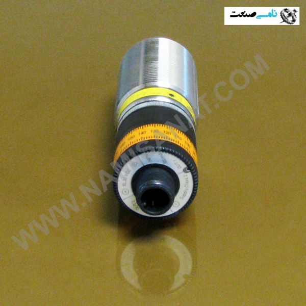 OID202, واردات قطعات ,PEPERL FUCHS نامی صنعت,تجهیزات صنعتی,نمایندگی فروش سایر برند ها,نمایندگی فوش ایر برند های ABB,NAMISANAT,IFM,پترو شیمی ,فولاد,شرکت بازرگانی,نامی ,صنعت, سسایر سیستم ها,سیستم ها ,وکانکتور,مانیتور  ind.electronics,الکترونیک صنعتی,Encoders MEASUREMENT ,&INSTRUMENT,اندازه گیری و ابزار دقیق ind.power,برق صنعتی , Induction welding,,جوش القایی, hydraulic-pneumatic,,, هیدرولیک ,IFM,IFM ELECTRONIC,SENSOR,PHOTOELECTRIC,OID202,OID20,OID2,OID,SENSOR,MEASUREMENT & INSTRUMENT,INDUCTIVE SENSOR, TEMPERATURE SENSOR, PRESSURE SENSOR, PHOTOELECTRIC SENSOR, PROXIMITY SENSOR, FLOW SENSOR,Diffuse reflection sensor with background suppression,NAMISANAT.COM,https:,,www.namisanat.com,per, ای اف ام, ای اف ام الکترونیک, ای اف ام الکترونیک,ابزار دقیق و اندازه گیری,سنسور القایی,سنسور دما ,سنسور فشار,سنسور فتو الکتریک,سنسور چشمی,سنسور ای اف ام,سنسور چشمی ای اف ام الکترونیک,سنسور مجاورت,سنسور جریان,سنسور انعکاس پراکنده با سرکوب پس زمینه,  سنسور فتو الکتریک یا سنسور نوری، جهت تشخیص فاصله، حضور یا عدم حضور یک جسم مورد استفاده قرار می گیرد. این سنسور از یک فرستنده نوری و یک گیرنده فتوالکتریک، تشکیل شده است که در صنایع بسیاری مورد استفاده قرار می گیرد.  هایپر صنعت فامکو سه نوع پر کاربرد این سنسور از لحاظ نوع کاربری به شرح زیر می باشد به مشتریان عزیر ارائه می نماید:  سنسور نوری (دو طرفه through beam) سنسور نوری (آینه‌ای retro-reflective) سنسور نوری (یک طرفه Diffuse-reflective) سنسور فتوالکتریک نوعی سنسور نوری است که از تابش و بازتاب نور برای تشخیص حضور یا عدم حضور یک شیء استفاده می‌کند. این سنسورها از دو بخش اصلی تشکیل شده‌اند: منبع نور و آشکارساز نوری. منبع نور بسمت شیء تابیده می‌شود و بازتاب یا قطع شدن آن توسط آشکارساز نوری تشخیص داده می‌شود سنسورهای پرتوی مستقیم (Through-beam) در سنسورهای پرتوی مستقیم، فرستنده و گیرنده در دو نقطه مقابل هم قرار می‌گیرند و یک پرتوی نور بین آن‌ها ارسال می‌شود. وقتی یک شیء این پرتو را قطع کند، گیرنده، تغییر در شدت نور را تشخیص می‌دهد و سیگنالی ارسال می‌کند که نشان‌دهنده حضور شیء است.     سنسورهای بازتابی (Retro-reflective) در سنسورهای بازتابی، فرستنده و گیرنده در یک نقطه قرار دارند و یک بازتابنده در مقابل آن‌ها قرار می‌گیرد. نور از فرستنده به بازتابنده می‌رسد و به گیرنده بازمی‌گردد. وقتی یک شیء این پرتو را قطع کند، گیرنده، تغییر در شدت نور بازتابی را تشخیص می‌دهد و سیگنالی ارسال می‌کند.     سنسورهای پراکنده (Diffuse) در سنسورهای پراکنده، فرستنده و گیرنده در یک نقطه قرار دارند و نور از فرستنده به شیء برخورد کرده و به گیرنده بازمی‌گردد. وقتی یک شیء در مسیر نور قرار گیرد، گیرنده، تغییر در شدت نور بازتابی را تشخیص می‌دهد و سیگنالی ارسال می‌کند اجزای سنسورهای فوتوالکتریک سنسورهای فوتوالکتریک از اجزای مختلفی تشکیل شده‌اند که هر‌کدام نقش مهمی در عملکرد کلی این دستگاه‌ها ایفا می‌کنند. در ادامه، به هر یک از این اجزا و نقش آن‌ها در عملکرد سنسورهای فوتوالکتریک خواهیم پرداخت:        فرستنده نور فرستنده نور، بخشی از سنسور است که نور را تولید و ارسال می‌کند. این نور معمولاً مادون قرمز یا قرمز مرئی است و به‌سمت شیء مورد‌نظر ارسال می‌شود. فرستنده‌ها معمولاً از دیودهای نوری (LED) یا لیزرها برای تولید نور استفاده می‌کنند. همچنین، انتخاب منبع نور بستگی به عواملی نظیر طول موج و شدت نور دارد.     گیرنده نور گیرنده نور، بخشی از سنسور است که نور بازتابی یا قطع شده را دریافت می‌کند. این گیرنده‌ها معمولاً از فوتوترانزیستورها یا فتودیودها تشکیل شده‌اند که تغییرات در شدت نور را تشخیص می‌دهند و آن را به سیگنال‌های الکتریکی تبدیل می‌کنند. گیرنده‌ها باید به‌گونه‌ای طراحی شوند که بتوانند نور ارسال شده توسط فرستنده را به‌درستی تشخیص دهند.     مدار تقویت‌کننده مدار تقویت‌کننده، وظیفه تقویت سیگنال‌های دریافتی از گیرنده را بر‌عهده دارد. این مدارها سیگنال‌های ضعیف را تقویت می‌کنند تا بتوانند به‌درستی پردازش شده و به خروجی‌های قابل استفاده تبدیل شوند. همچنین، تقویت‌کننده‌ها نقش حیاتی در افزایش دقت و قابلیت اطمینان سنسورهای فوتوالکتریک دارند.     خروجی بخش خروجی سنسور، سیگنال‌های تقویت شده را به خروجی‌های قابل استفاده تبدیل می‌کند. این خروجی‌ها می‌توانند به‌صورت دیجیتال یا آنالوگ باشند و برای کنترل دستگاه‌های مختلف هم‌چون رله‌ها، لامپ‌ها یا سیستم‌های کنترلی استفاده شوند. همچنین، خروجی‌ها نقش مهمی در ارتباط سنسور با سایر اجزای سیستم دارند.     کاربردهای سنسورهای فوتوالکتریک سنسورهای فوتوالکتریک به‌دلیل دقت بالا و قابلیت اطمینان در شرایط مختلف محیطی، در صنایع مختلف کاربردهای گسترده‌ای دارند. این سنسورها می‌توانند به‌طور موثری در تشخیص و کنترل فرآیندهای مختلف به‌کار گرفته شوند. در ادامه، به بررسی برخی از کاربردهای مهم سنسورهای فوتوالکتریک در صنایع مختلف پرداخته‌ایم:     صنعت خودروسازی در صنعت خودروسازی، سنسورهای فوتوالکتریک برای تشخیص و شمارش قطعات در خطوط تولید و مونتاژ استفاده می‌شوند. این سنسورها می‌توانند به‌دقت حضور یا عدم حضور قطعات را تشخیص دهند و به سیستم‌های کنترلی اطلاع دهند تا فرآیند تولید به‌صورت خودکار و بدون وقفه ادامه یابد. همچنین، این سنسورها در سیستم‌های کنترل کیفیت برای بررسی دقیق قطعات و اطمینان از مطابقت آن‌ها با استانداردهای تعیین شده به‌کار می‌روند.     صنعت بسته‌بندی در صنعت بسته‌بندی، سنسورهای فوتوالکتریک برای تشخیص حضور بسته‌ها و کنترل فرآیند بسته‌بندی استفاده می‌شوند. این سنسورها می‌توانند به‌دقت تعداد بسته‌ها را شمارش کنند و از صحت و کامل بودن فرآیند بسته‌بندی اطمینان حاصل نمایند. همچنین، در سیستم‌های اتوماسیون بسته‌بندی، این سنسورها نقش مهمی در هماهنگی بین دستگاه‌های مختلف و جلوگیری از تداخل و اشتباهات دارند.     سیستم های امنیتی سنسورهای فوتوالکتریک در سیستم‌های امنیتی برای تشخیص ورود غیرمجاز به مناطق حفاظت شده استفاده می‌شوند. این سنسورها می‌توانند به‌سرعت حضور افراد یا اشیاء را تشخیص داده و به سیستم‌های هشداردهنده اطلاع دهند. این ویژگی‌ها باعث می‌شود که سنسورهای فوتوالکتریک به‌عنوان یکی از ابزارهای اصلی در سیستم‌های امنیتی و نظارتی به‌کار گرفته شوند.     صنعت داروسازی در صنعت داروسازی، سنسورهای فوتوالکتریک برای کنترل دقیق فرآیندهای تولید و بسته‌بندی داروها استفاده می‌شوند. این سنسورها می‌توانند به‌دقت تعداد و موقعیت قرص‌ها و کپسول‌ها را تشخیص دهند و از صحت و کامل بودن بسته‌بندی‌ها اطمینان حاصل کنند. همچنین، در سیستم‌های اتوماسیون داروسازی، این سنسورها نقش مهمی در هماهنگی بین دستگاه‌های مختلف و جلوگیری از تداخل و اشتباهات دارند.     مزایای سنسورهای فوتوالکتریک سنسورهای فوتوالکتریک دارای مزایای متعددی هستند که آن‌ها را به یکی از ابزارهای اصلی در سیستم‌های اتوماسیون و کنترل صنعتی تبدیل کرده است. در ادامه، به این مزایا اشاره کرده‌ایم:  دقت بالا: یکی از مهم‌ترین مزایای سنسورهای فوتوالکتریک دقت بالای آن‌ها در تشخیص اشیاء است. این سنسورها می‌توانند به‌دقت حضور یا عدم حضور اشیاء را در فاصله‌های مختلف تشخیص دهند، حتی اگر اشیاء دارای رنگ‌ها یا سطوح مختلف باشند. این ویژگی باعث می‌شود که سنسورهای فوتوالکتریک در کاربردهایی که نیاز به‌دقت بالا دارند، هم‌چون خطوط تولید و مونتاژ، بسیار مفید باشند. سرعت پاسخ‌دهی بالا: سنسورهای فوتوالکتریک دارای سرعت پاسخ‌دهی بسیار بالایی هستند که به آن‌ها اجازه می‌دهد به‌سرعت تغییرات در محیط را تشخیص دهند و واکنش نشان دهند. این ویژگی به‌ویژه در کاربردهایی که نیاز به واکنش سریع دارند، هم‌چون سیستم‌های امنیتی و کنترل فرآیندهای صنعتی، بسیار مهم است. قابلیت اطمینان بالا: سنسورهای فوتوالکتریک دارای قابلیت اطمینان بالا در شرایط مختلف محیطی هستند. این سنسورها می‌توانند در محیط‌های صنعتی با شرایط سخت هم‌جون گرد و غبار، رطوبت و دماهای بالا به‌خوبی عمل کنند. این ویژگی باعث می‌شود که سنسورهای فوتوالکتریک به‌عنوان یکی از ابزارهای اصلی در بهبود کارایی و ایمنی فرآیندهای صنعتی شناخته شوند. نصب و نگهداری آسان: سنسورهای فوتوالکتریک به‌دلیل طراحی ساده و کارآمد، نصب و نگهداری آسانی دارند. این سنسورها معمولاً نیاز به تنظیمات پیچیده ندارند و می‌توانند به‌سرعت و به‌راحتی در سیستم‌های مختلف نصب شوند. همچنین، نگهداری این سنسورها شامل تمیز کردن منظم فرستنده و گیرنده برای جلوگیری از تجمع گرد و غبار و آلودگی است. انعطاف‌پذیری در کاربردها: سنسورهای فوتوالکتریک به‌دلیل تنوع در انواع و مدل‌های مختلف، قابلیت استفاده در کاربردهای متنوعی را دارند. این سنسورها می‌توانند در صنایع مختلف از جمله خودروسازی، بسته‌بندی، امنیت و داروسازی به‌کار گرفته شوند و به‌دقت و کارایی فرآیندهای مختلف کمک کنند.    کلام آخر سنسورهای فوتوالکتریک ابزارهای پیشرفته‌ای هستند که با استفاده از تکنولوژی نور، توانایی تشخیص فاصله، حضور یا عدم حضور اشیاء را دارند. این سنسورها به‌دلیل دقت بالا، سرعت پاسخ‌دهی سریع و قابلیت اطمینان در شرایط مختلف محیطی، به‌طور گسترده‌ای در صنایع مختلف از جمله خودروسازی، بسته‌بندی، امنیت و داروسازی استفاده می‌شوند.  اجزای اصلی این سنسورها شامل فرستنده نور، گیرنده نور، مدار تقویت‌کننده و خروجی هستند که هر کدام نقش حیاتی در عملکرد کلی دستگاه ایفا می‌کنند. انواع مختلف سنسورهای فوتوالکتریک، از جمله سنسورهای پرتوی مستقیم، بازتابی و پراکنده، هر کدام برای کاربردهای خاصی طراحی شده‌اند و مزایای منحصر به‌فردی دارند.  به‌طور کلی، سنسورهای فوتوالکتریک با ارائه دقت و قابلیت اطمینان بالا، نقش مهمی در بهبود کارایی و ایمنی فرآیندهای صنعتی ایفا می‌کنند. این سنسورها با توانایی تشخیص دقیق و سریع، به‌عنوان یکی از ابزارهای اصلی در سیستم‌های اتوماسیون و کنترل صنعتی شناخته می‌شوند.     سوالات متداول 1. چگونه می‌توان سنسورهای فوتوالکتریک را نصب کرد؟  نصب سنسورهای فوتوالکتریک بستگی به نوع سنسور و کاربرد آن دارد. برای سنسورهای پرتوی مستقیم، فرستنده و گیرنده باید در دو نقطه مقابل هم قرار گیرند. برای سنسورهای بازتابی، فرستنده و گیرنده در یک نقطه قرار دارند و یک بازتابنده در مقابل آن‌ها قرار می‌گیرد. برای سنسورهای پراکنده، فرستنده و گیرنده در یک نقطه قرار دارند و نور به‌سمت شیء ارسال می‌شود.     2. چگونه می‌توان از سنسورهای فوتوالکتریک نگهداری کرد؟  نگهداری سنسورهای فوتوالکتریک شامل تمیز کردن منظم فرستنده و گیرنده برای جلوگیری از تجمع گرد و غبار و آلودگی است. همچنین، بررسی و تنظیم دقیق سنسورها برای اطمینان از عملکرد صحیح آن‌ها ضروری است.     3. چگونه می‌توان سنسورهای فوتوالکتریک را تنظیم کرد؟  تنظیم سنسورهای فوتوالکتریک بستگی به نوع سنسور و کاربرد آن دارد. برای تنظیم این سنسورها، ابتدا باید فرستنده و گیرنده را به‌درستی در محل مورد‌نظر نصب کنید. سپس با استفاده از تنظیمات موجود در سنسور، می‌توانید حساسیت و فاصله تشخیص را تنظیم کنید. برخی از سنسورها دارای دکمه‌ها یا پیچ‌های تنظیم هستند که به شما اجازه می‌دهند پارامترهای مختلف را به‌دقت تنظیم کنید.     4. چگونه می‌توان مشکلات سنسورهای فوتوالکتریک را عیب‌یابی کرد؟  برای عیب‌یابی سنسورهای فوتوالکتریک، ابتدا باید از تمیز بودن فرستنده و گیرنده اطمینان حاصل کنید. گرد و غبار و آلودگی می‌تواند عملکرد سنسور را مختل کند. سپس بررسی کنید که آیا سنسور به‌درستی نصب شده و تنظیمات آن صحیح است. اگر مشکل همچنان باقی است، می‌توانید از دستگاه‌های تست و ابزارهای عیب‌یابی استفاده کنید تا مشکلات الکتریکی یا مکانیکی را شناسایی کنید.     5. چه عواملی می‌توانند بر عملکرد سنسورهای فوتوالکتریک تأثیر بگذارند؟  عوامل مختلفی از جمله گرد و غبار، رطوبت، دما و نور محیط می‌توانند بر عملکرد سنسورهای فوتوالکتریک تأثیر بگذارند. همچنین، اشیاء با سطوح بازتابی یا شفاف می‌توانند باعث اختلال در عملکرد سنسور شوند. برای بهبود عملکرد سنسور، می‌توانید از محافظ‌ها و فیلترهای مناسب استفاده کرده و سنسور را در محیط‌های مناسب نصب کنید