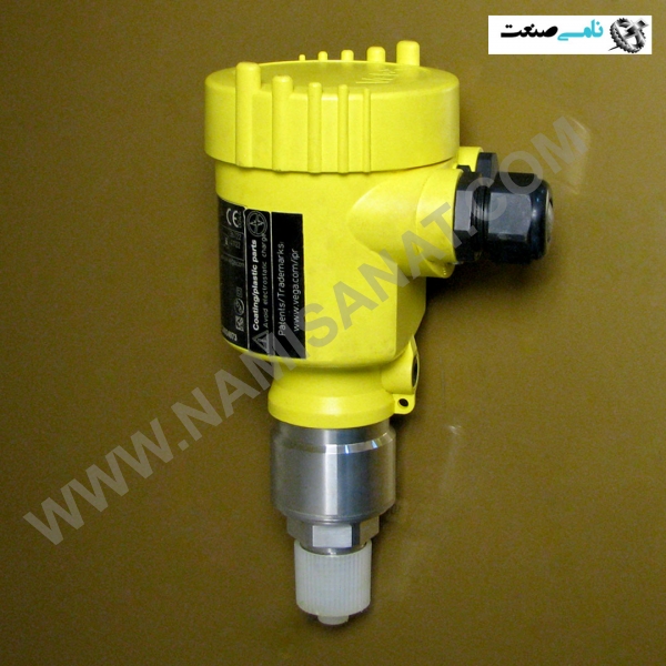 BR53.CXGNXOHKMXE/VEGABAR52, واردات قطعات ,PEPERL FUCHS نامی صنعت,تجهیزات صنعتی,نمایندگی فروش سایر برند ها,نمایندگی فوش ایر برند های ABB,NAMISANAT,IFM,پترو شیمی ,فولاد,شرکت بازرگانی,نامی ,صنعت, سسایر سیستم ها,سیستم ها ,وکانکتور,مانیتور  ind.electronics,الکترونیک صنعتی,Encoders MEASUREMENT ,&INSTRUMENT,اندازه گیری و ابزار دقیق ind.power,برق صنعتی , Induction welding,,جوش القایی, hydraulic-pneumatic,,هیدرولیک    BR53.CXGNXOHKMXE,BR53.CXGNXOHKMX,BR53.CXGNXOHKM,BR53.CXGNXOHK,BR53.CXGNXOH,BR53.CXGNXO,BR53.CXGNX,BR53.CXGN,BR53.CXG,BR53.CX,BR53.C,BR53,BR5, level switch,,VEGA,LEVEL SENSOR,LEVEL,TRANSMITTER,MEASUREMENT & INSTRUMENT,PERESURE TRANSMITTER,VEGA,LEVEL,LEVEL,VEGAVEB61,SWITCH,MASUREMENT,NAMISANAT.CO,https:,https:,,www.namisanat.com,per, وگا,نرنسمیتر,لول ترنسمیتر,لول سنسور,سنسور,اندازه گیری و ابزار دقیق,سنور ترنسمیتر,   ‫لول ترانسمیتر التراسونیک | اندازه‌گیری دقیق سطح مایع - فرتاک ...‬‎ لول ترانسمیتر ابزاری در دسته‌بندی ابزاردقیق برای اندازه‌گیری پیوسته سطح مایعات و جامدات در مخازن و سیستم‌های صنعتی است که با ایجاد خروجی الکتریکی متناسب با سطح، امکان کنترل و نظارت بر فرآیند را فراهم می‌کند [1، 2]. این دستگاه‌ها بر اساس اصول مختلفی مانند فشار هیدرواستاتیک، امواج راداری یا اولتراسونیک، یا اصول مغناطیسی عمل کرده و انواع مختلفی از جمله ترانسمیترهای راداری، هیدرواستاتیک، و مغناطیسی دارند که هر یک برای کاربردهای خاصی مناسب هستند [1، 4، 5، 7]. لول ترانسمیتر چیست؟  تعریف: لول ترانسمیتر (یا ترانسمیتر سطح) یک ابزار دقیق است که سطح مواد جامد و یا مایعات را در داخل یک مخزن اندازه‌گیری می‌کند. نحوه عملکرد: این دستگاه‌ها یک خروجی الکتریکی متناسب با سطح اندازه‌گیری شده تولید می‌کنند که به سیستم‌های کنترل ارسال می‌شود [1، 6]. کاربرد: در صنایع مختلفی مانند نفت، پتروشیمی، داروسازی، غذایی و تصفیه‌خانه‌ها برای نظارت و کنترل دقیق سطح مواد و جلوگیری از سرریز شدن یا خالی شدن مخازن استفاده می‌شود [1، 12، 14]. چند نوع اصلی لول ترانسمیتر ترانسمیترهای راداری: از امواج راداری (مایکروویو) برای اندازه‌گیری سطح استفاده می‌کنند. امواج به سطح ماده برخورد کرده و بازتاب داده می‌شوند و دستگاه با محاسبه زمان رفت و برگشت امواج، سطح را تعیین می‌کند. این روش عدم تماس با مایع را تضمین می‌کند [3، 5].  ترانسمیترهای هیدرواستاتیک: بر اساس فشار ناشی از ستون مایع کار می‌کنند. با اندازه‌گیری فشار در عمق مخزن، سطح مایع محاسبه می‌شود. این نوع در مخازن نگهداری مایعات کاربرد دارد [4، 15].  ترانسمیترهای مغناطیسی: از اصول مغناطیسی و مکانیکی بهره می‌برند. شامل یک شناور حاوی آهنربا و سنسورهایی است که با حرکت شناور در لوله راهنما، سطح را اندازه‌گیری کرده و به سیگنال الکتریکی تبدیل می‌کند.  ترانسمیترهای اولتراسونیک: مشابه راداری، از امواج فراصوت برای اندازه‌گیری سطح استفاده می‌کنند. با ارسال و دریافت امواج و محاسبه زمان برگشت آن‌ها، سطح سیال را بدون تماس مستقیم اندازه‌گیری می‌کنند [8، 10]. نکات مهم در انتخاب لول ترانسمیتر نوع ماده: انتخاب ترانسمیتر باید با توجه به نوع ماده (مایع، جامد، چسبناک) و خواص آن (خورندگی، دما) انجام شود.  محدوده اندازه‌گیری: دامنه اندازه‌گیری مورد نیاز سیستم، عاملی کلیدی در انتخاب ترانسمیتر مناسب است.  حالت اندازه‌گیری: باید مشخص شود که آیا نیاز به اندازه‌گیری مداوم سطح است یا فقط در نقاط مشخص.